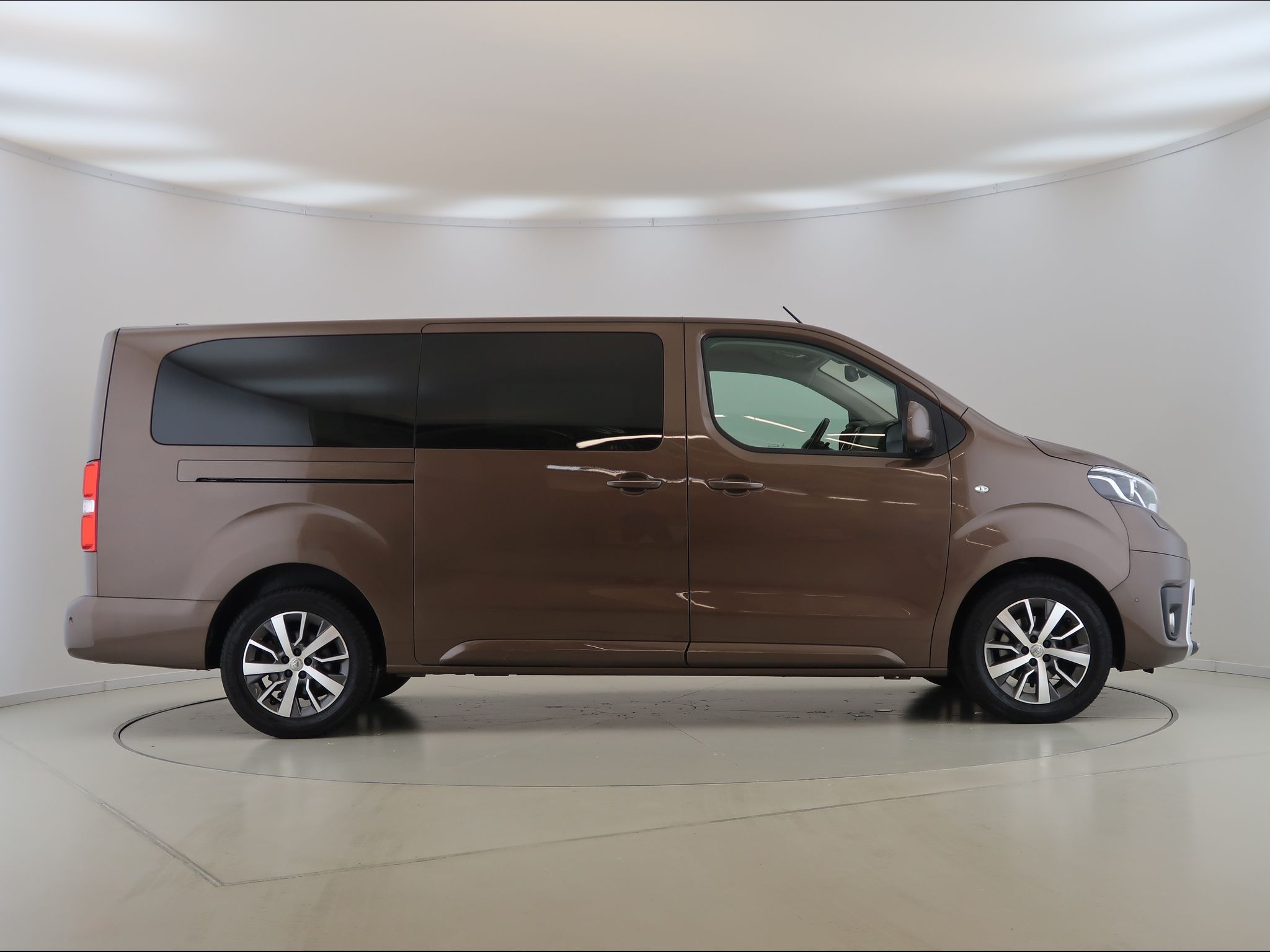 Toyota Proace, 2.0,D-4D,130KW,VIP,L2,AT,CZ - fotka 4