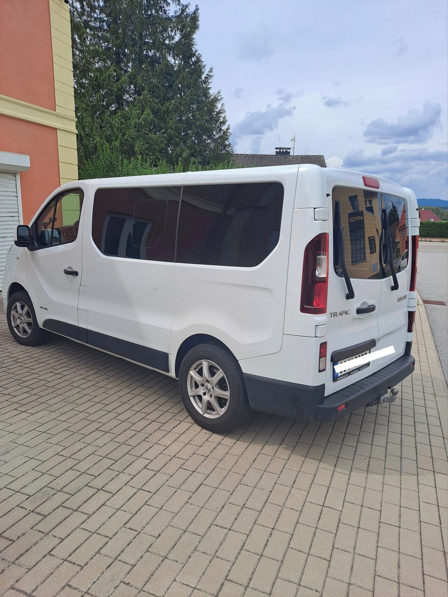 Renault Trafic, Renault Trafic 1.6 dCi, 9 míst - fotka 3