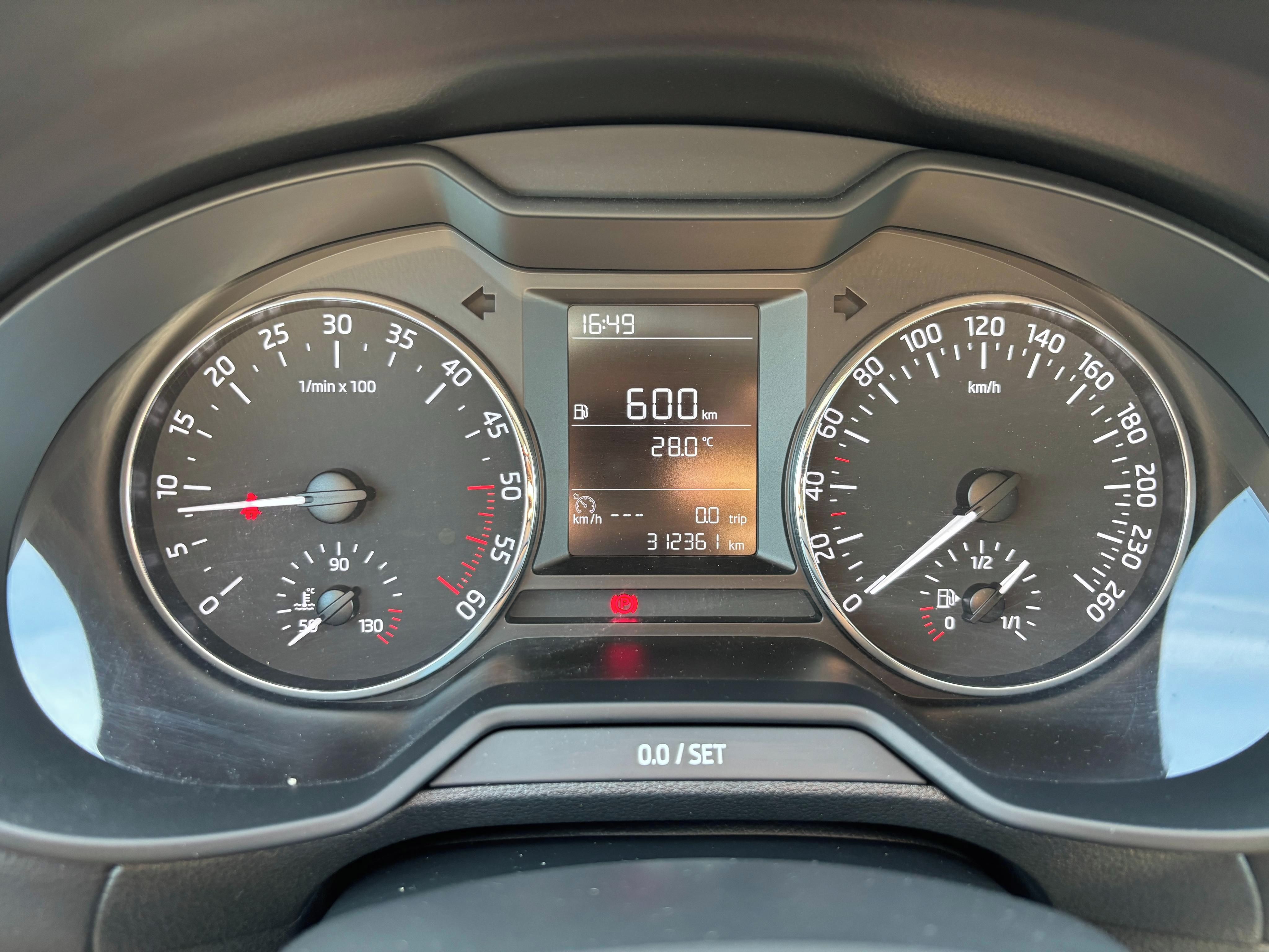 Škoda Octavia, Octavia 2.0 TDI, 110kw, 1. maj - fotka 5