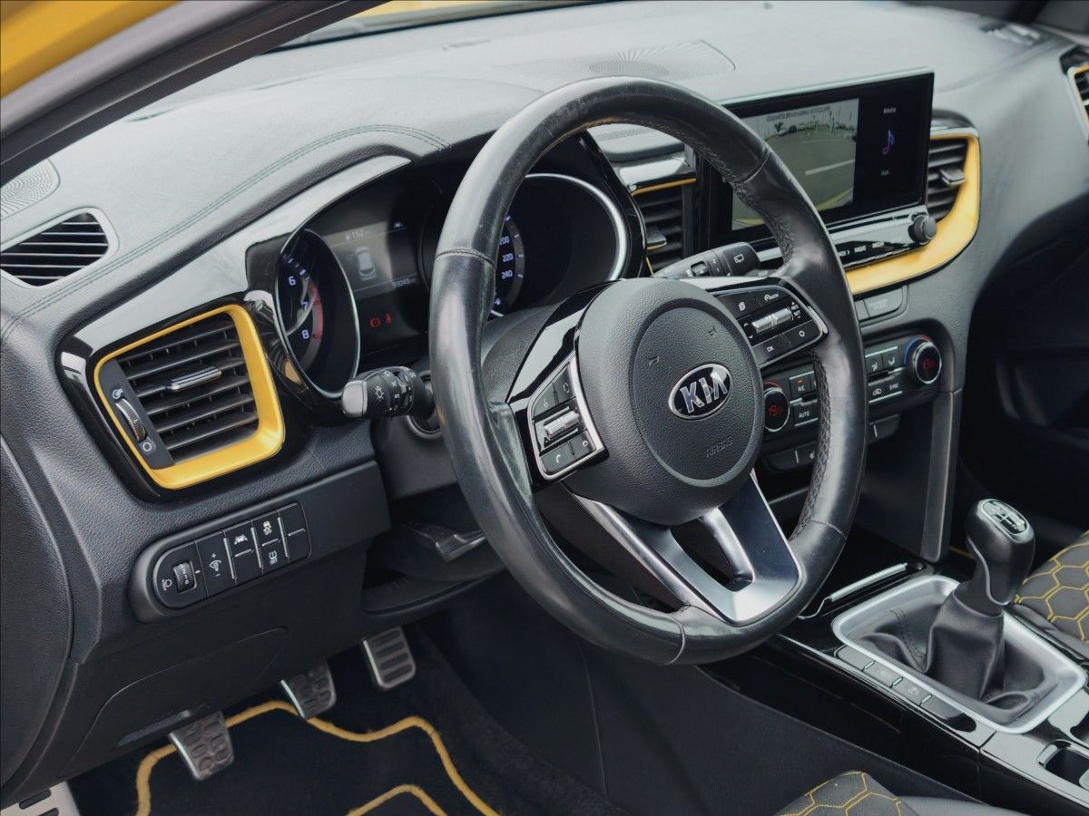 Kia XCee´d, 1,4 T-GDi MT 103kW 1.ČR Servis - fotka 5