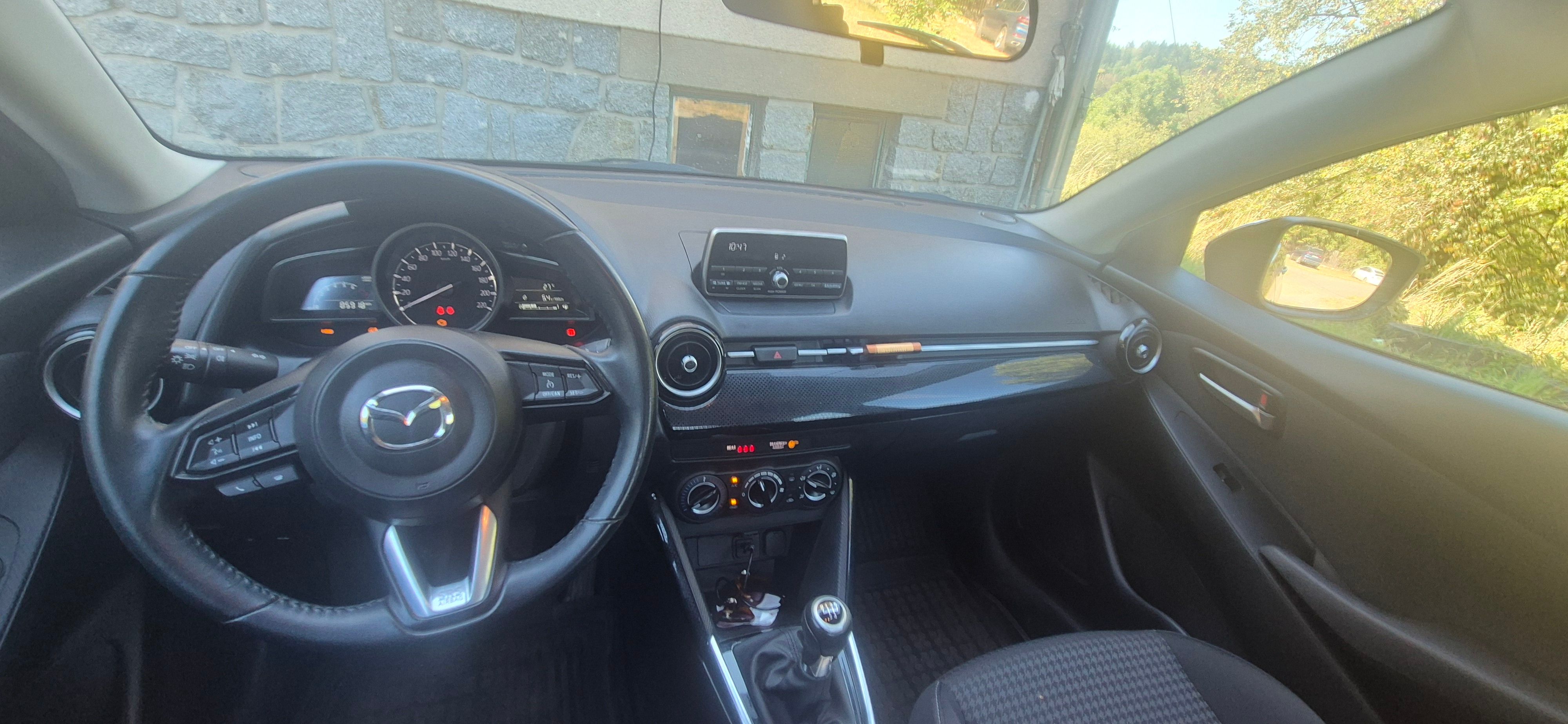 Mazda 2, 1.5 benzín - fotka 4