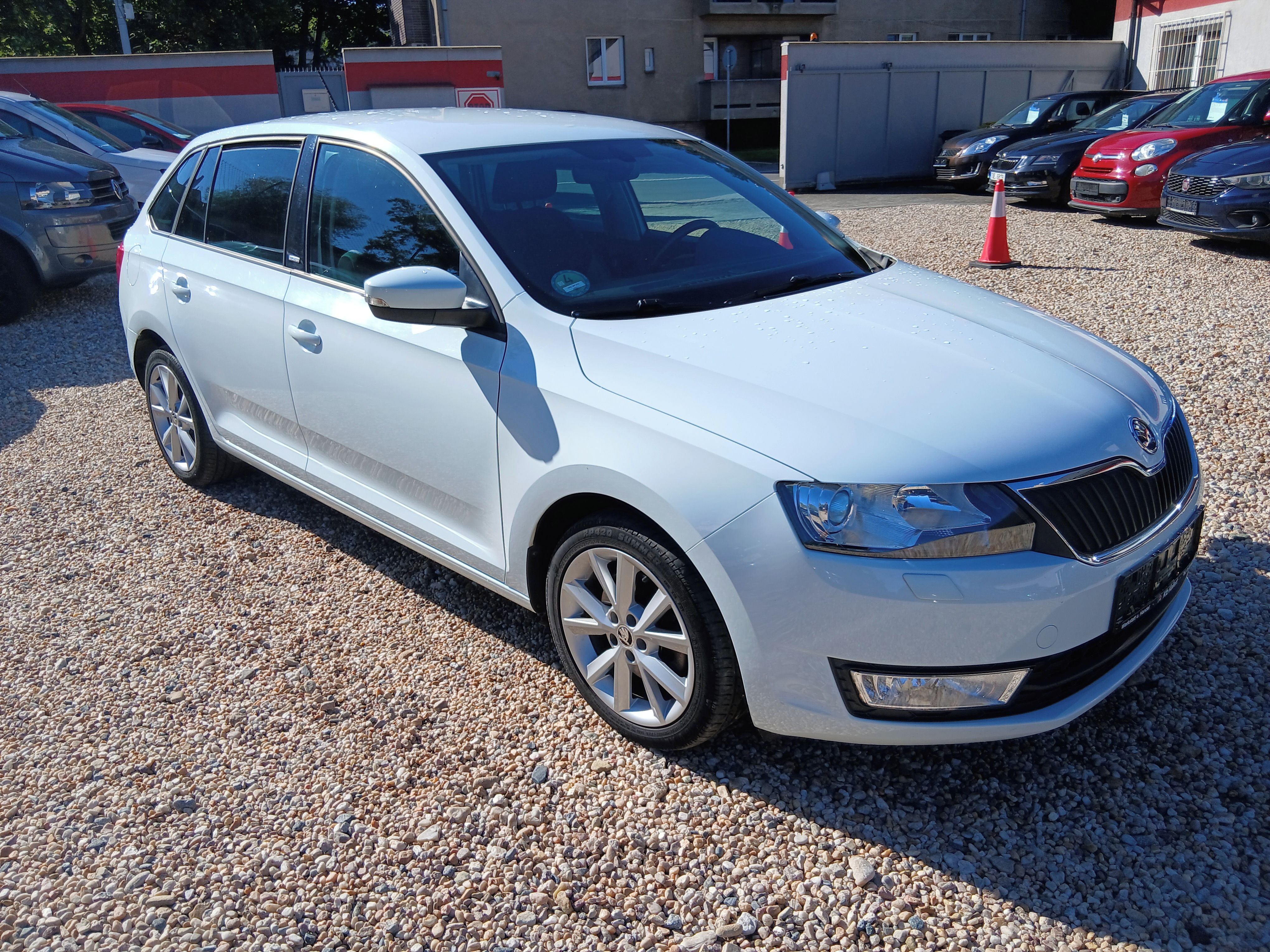Škoda Rapid, 1.6 TDi 85KW JOY +Zim. kola - fotka 3