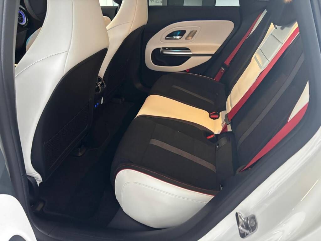 Mercedes-Benz CLA, 350 4MATIC Shooting Brake s te - fotka 3