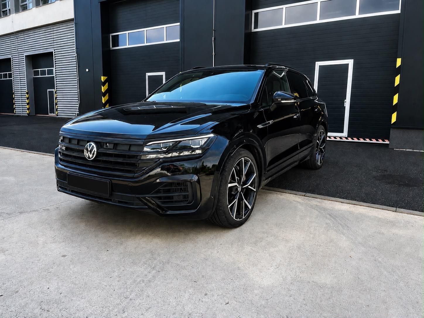 Volkswagen Touareg, R eHybrid 3.0 V6 TSi 340kW DPH - fotka 2