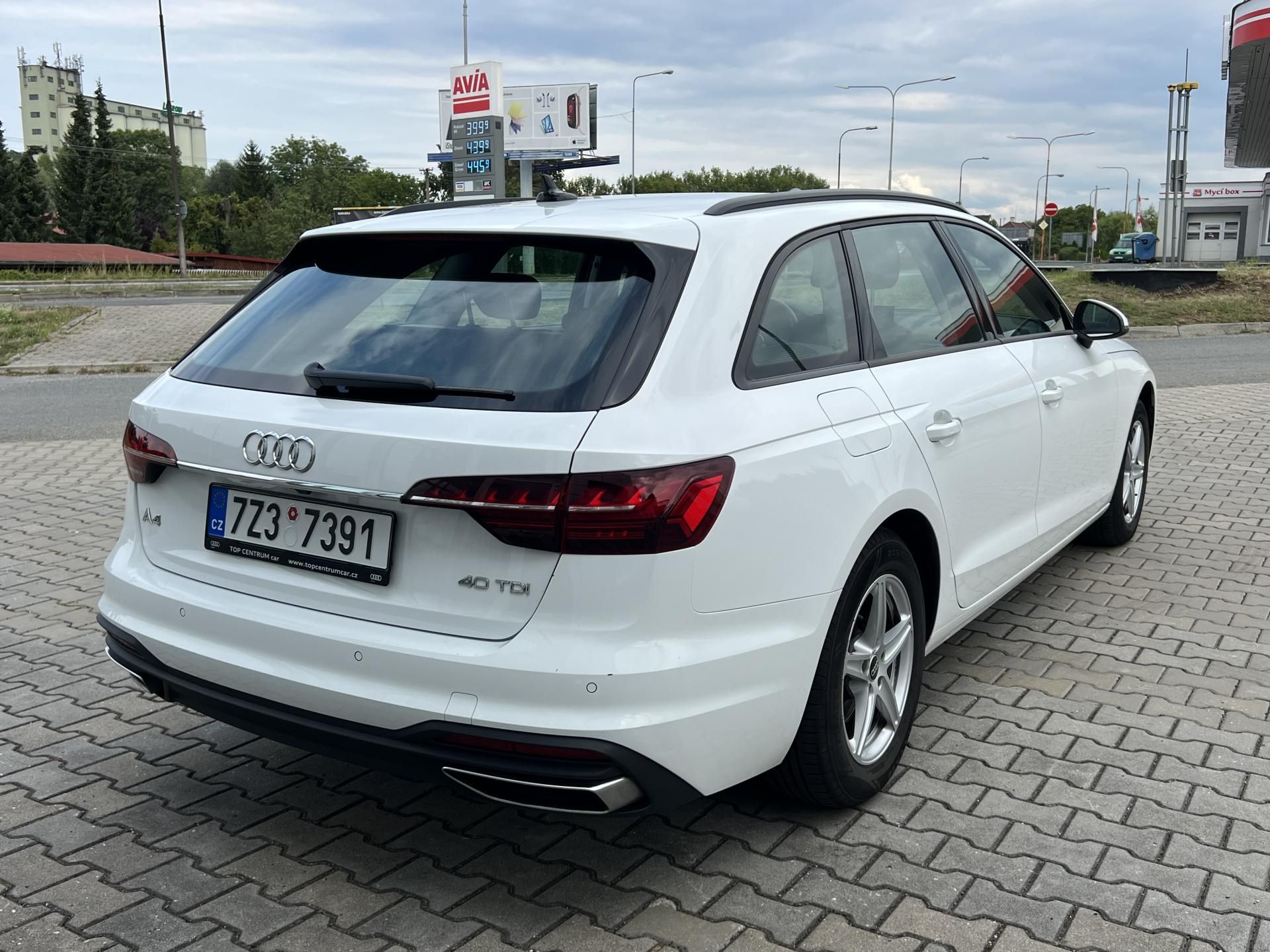 Audi A4 Avant, 2.0 TDI - fotka 6