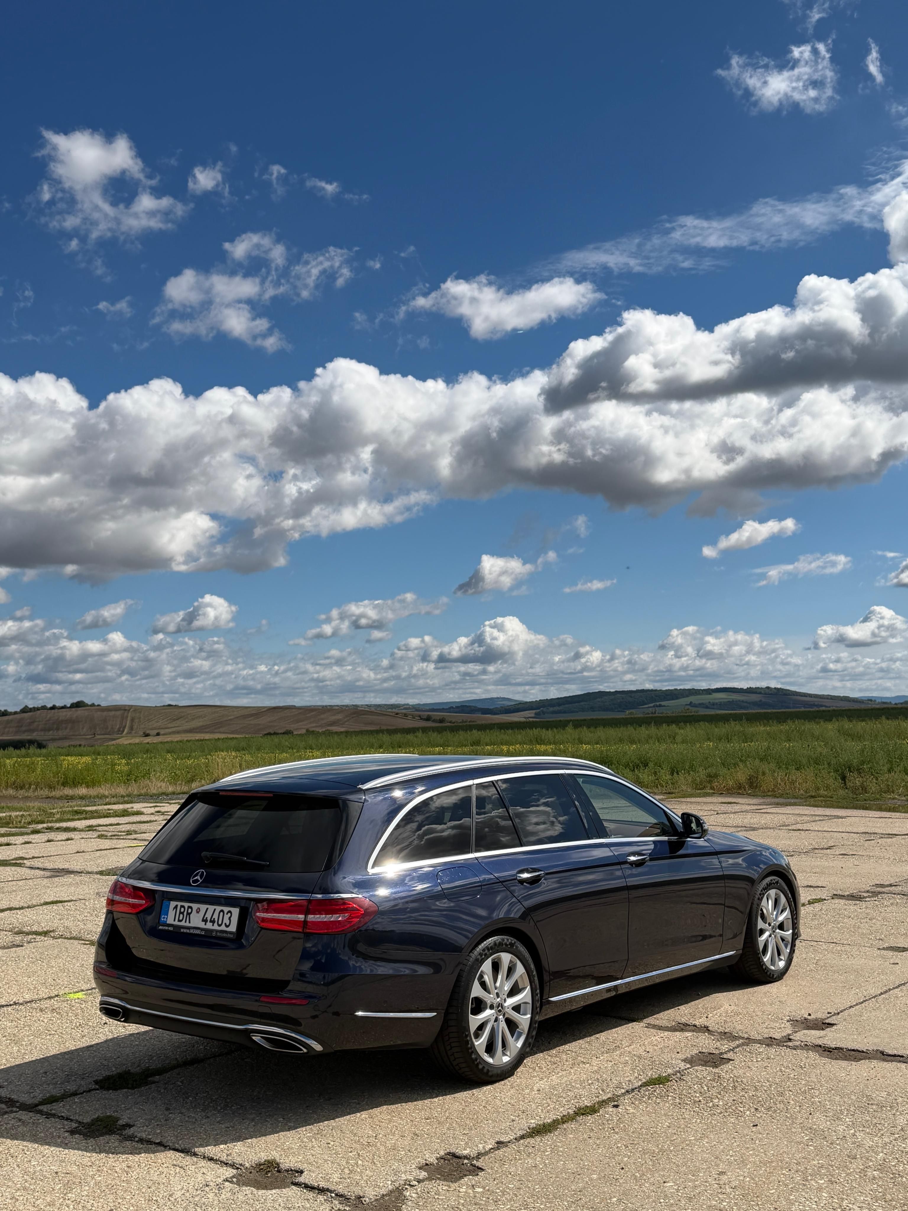 Mercedes-Benz Třídy E, Mercedes-Benz E400 Designo - fotka 3