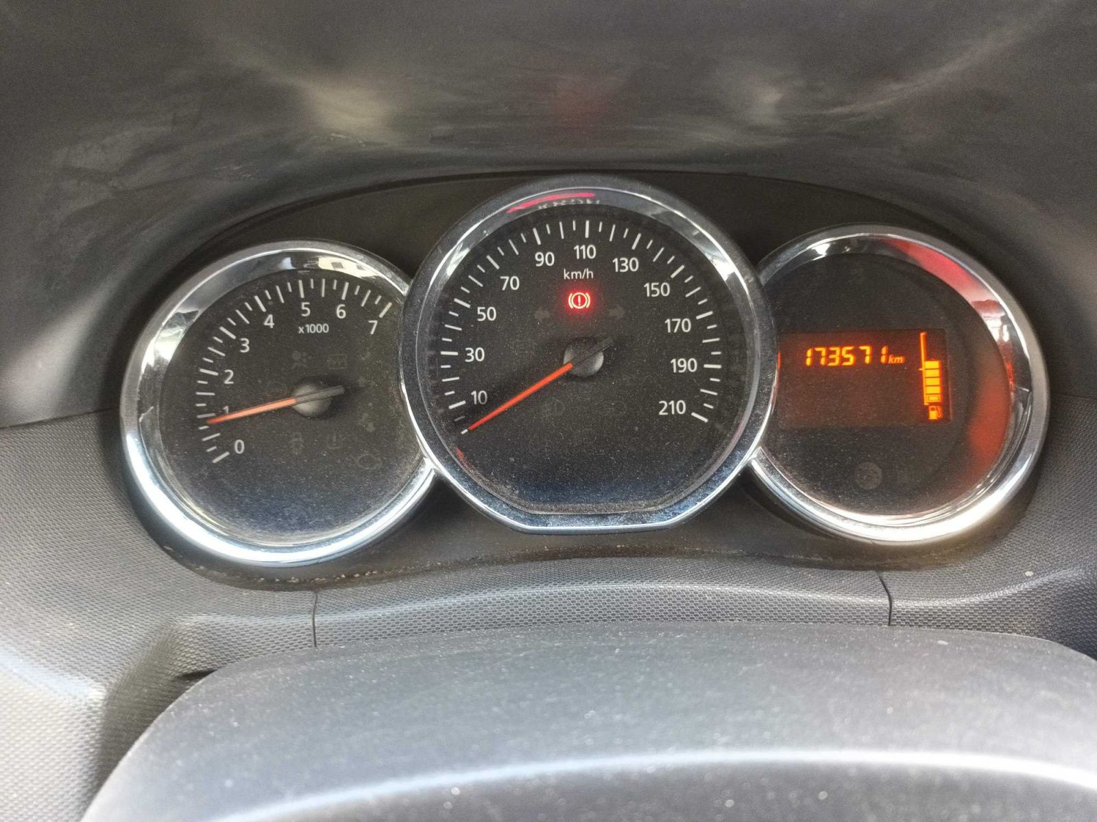 Dacia Duster, 1.5 dCi, 4X4, ČR,1.maj - fotka 3