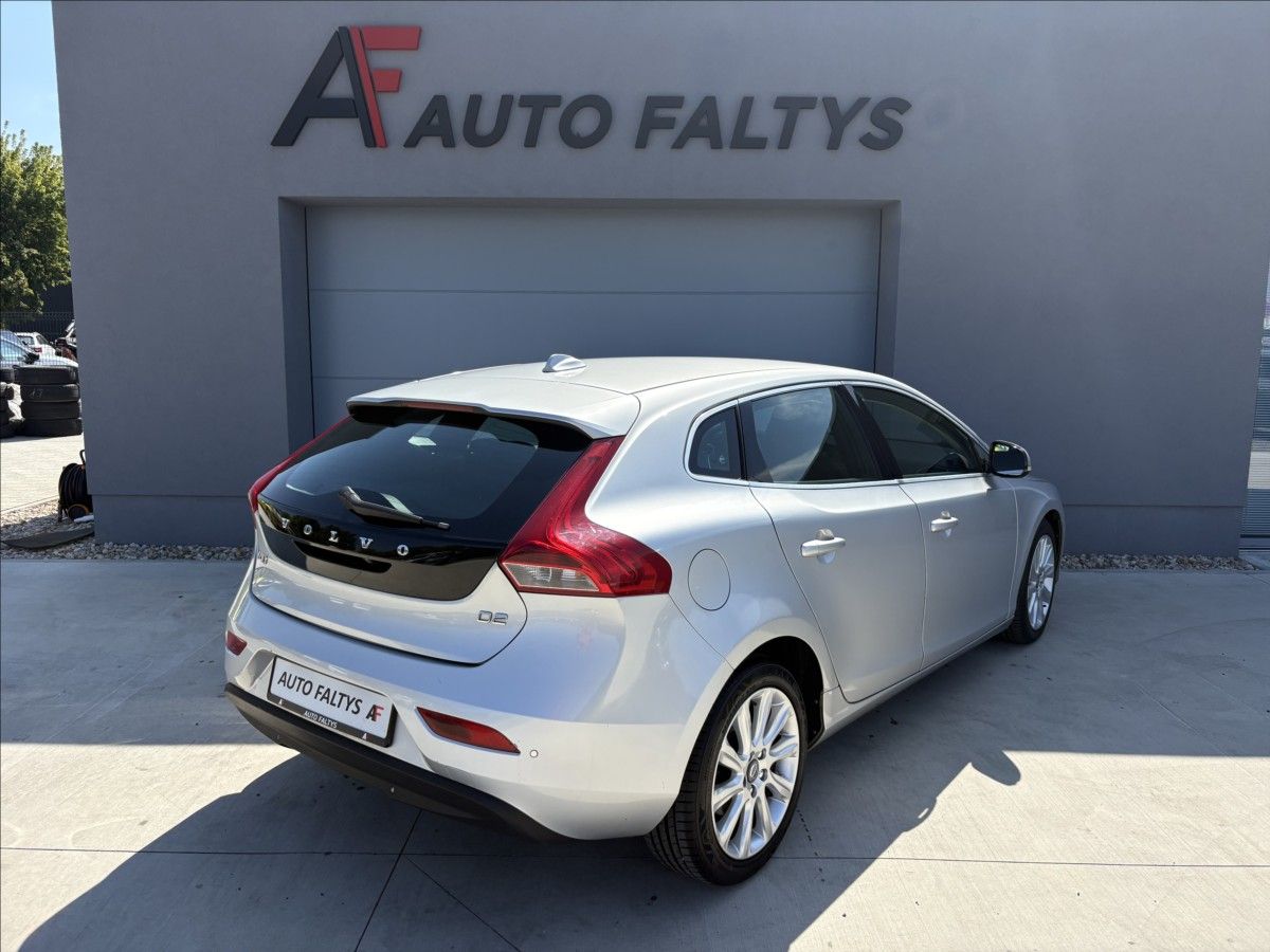 Volvo V40, 1,6 D 84 kw. Č.R. - fotka 6