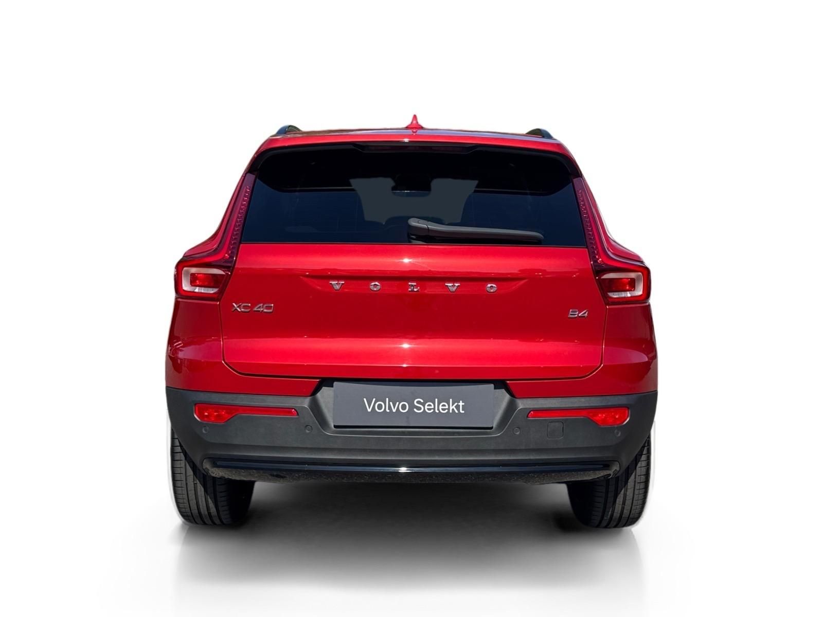 Volvo XC40, B4 FWD ULTRA DARK // 1. maj. - fotka 4