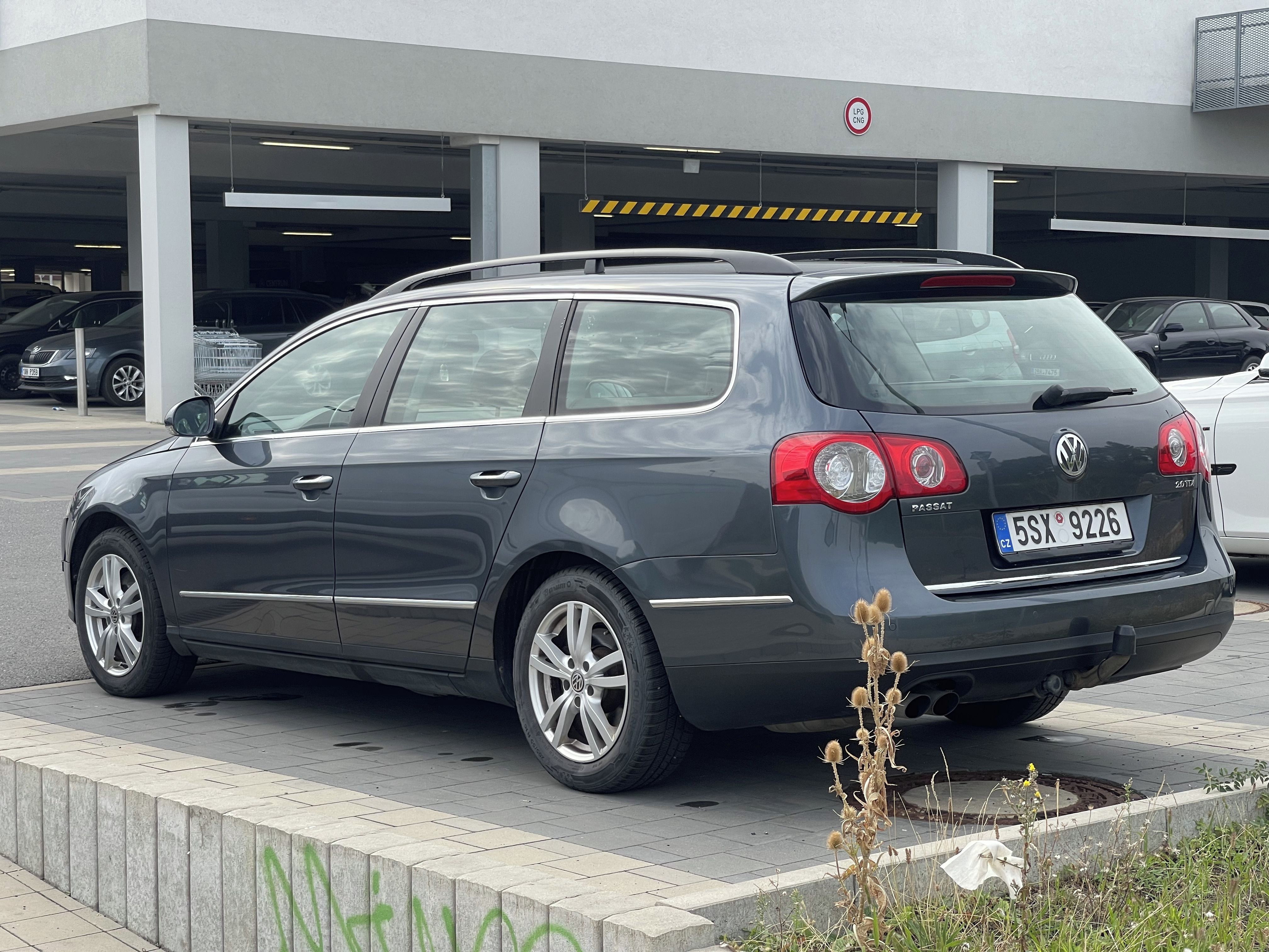 Volkswagen Passat Variant, Combi 2.0 TDI, tažné - fotka 6