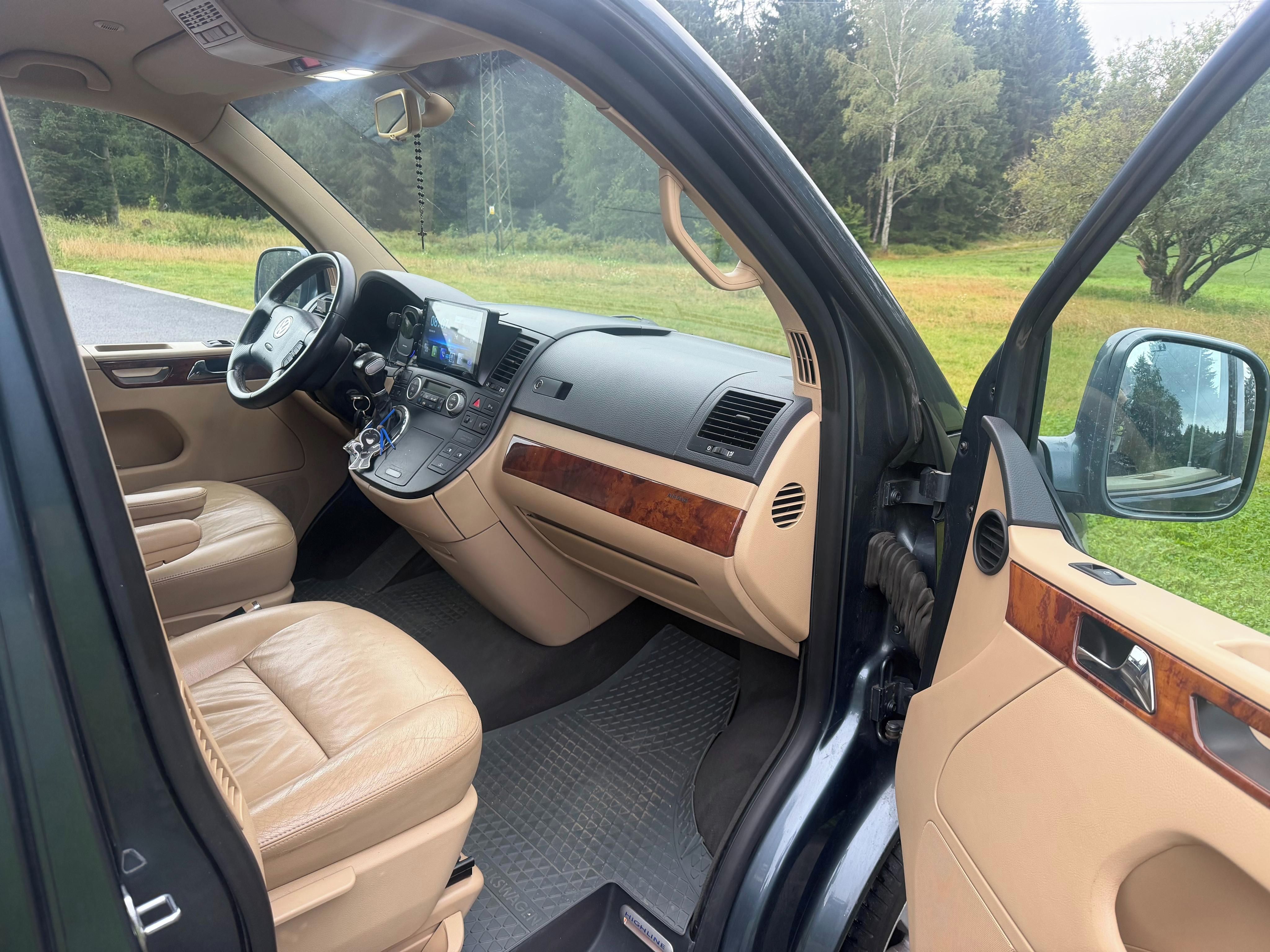 Volkswagen Multivan, 2,5 TDI HIGHLINE - fotka 4