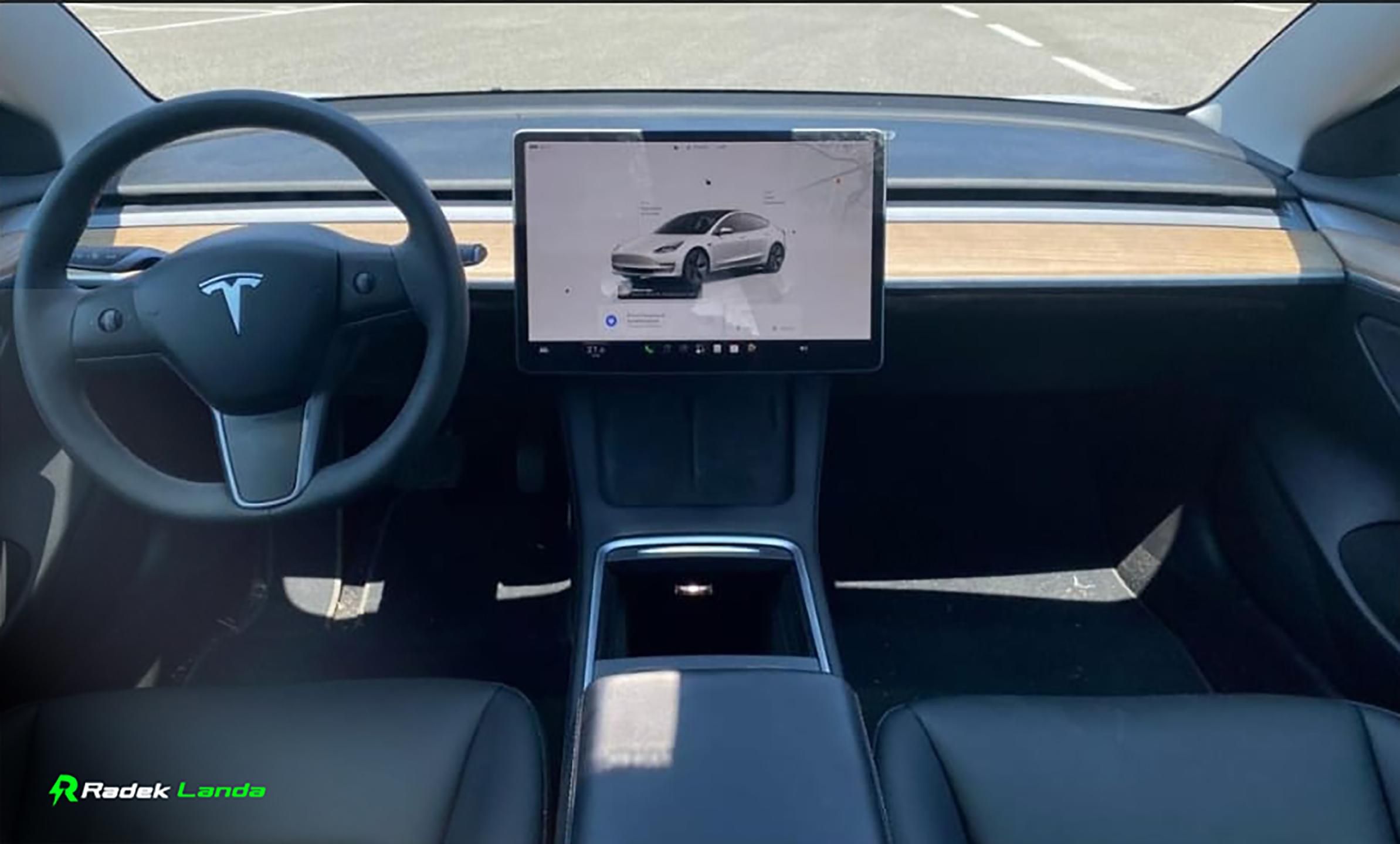 Tesla Model 3, LFP baterie, AMD Ryzen - fotka 6