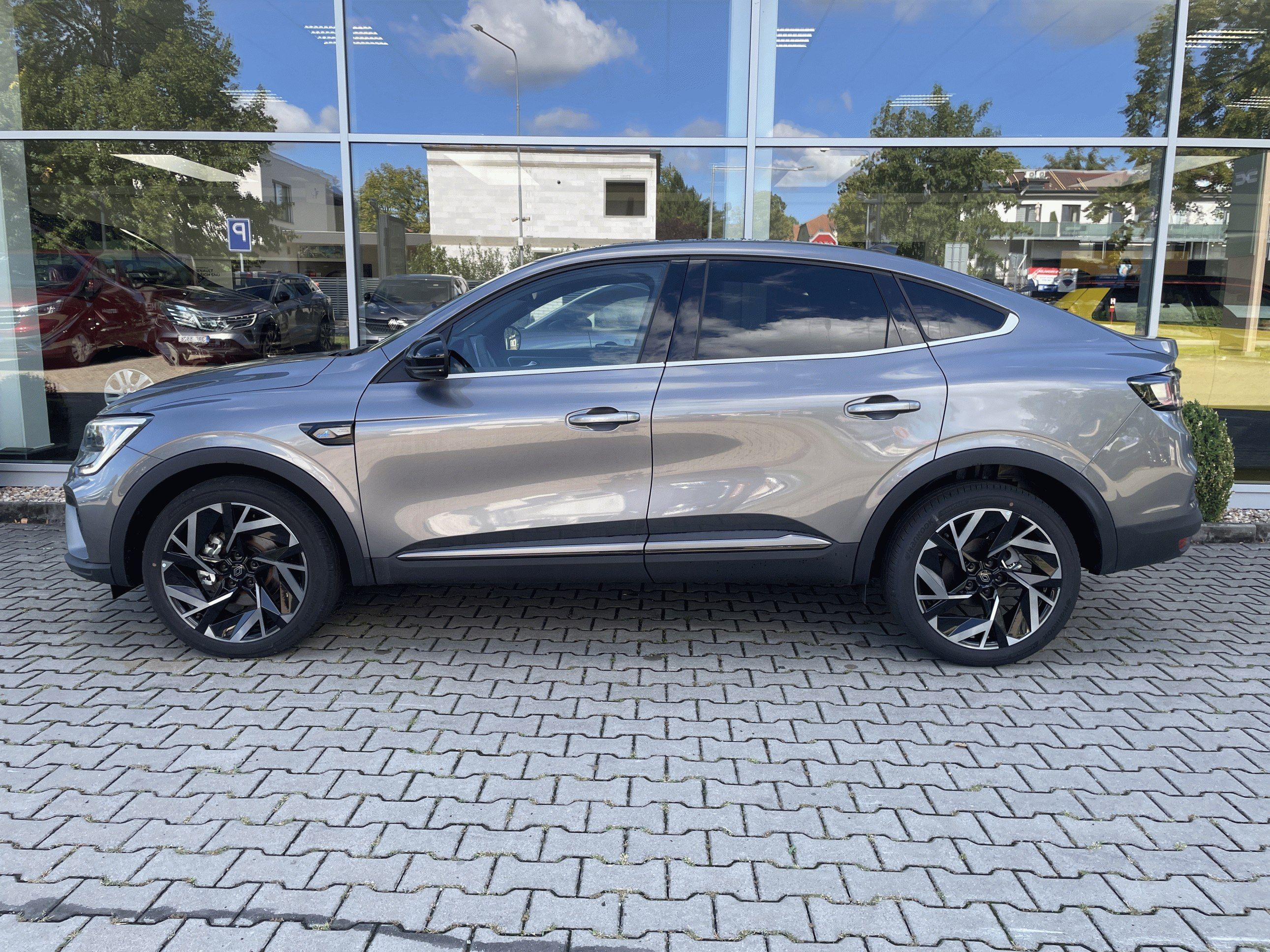 Renault Arkana, E-Tech hybrid 145 esprit Alpin - fotka 4