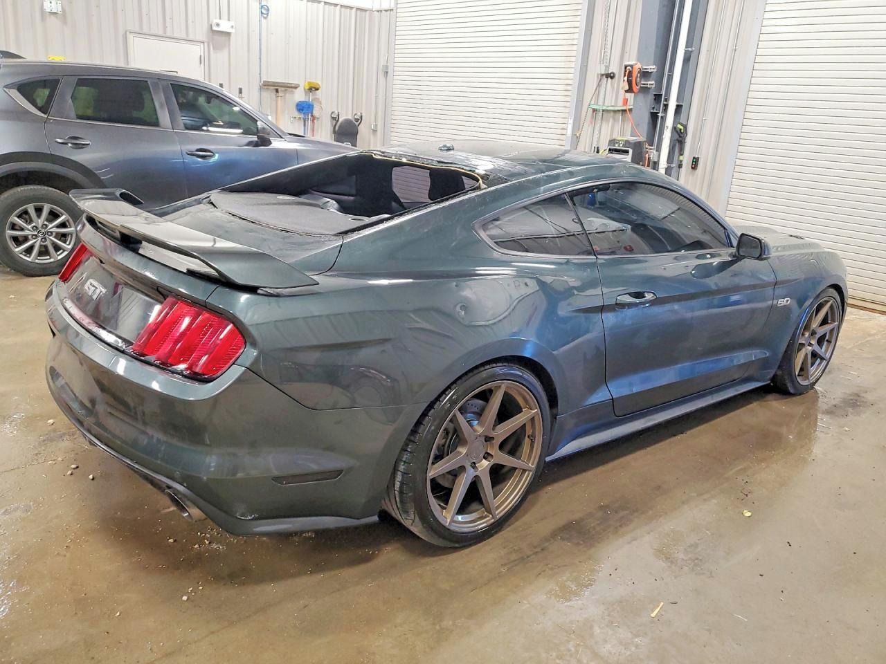 Ford Mustang, Auto na cestě - fotka 4