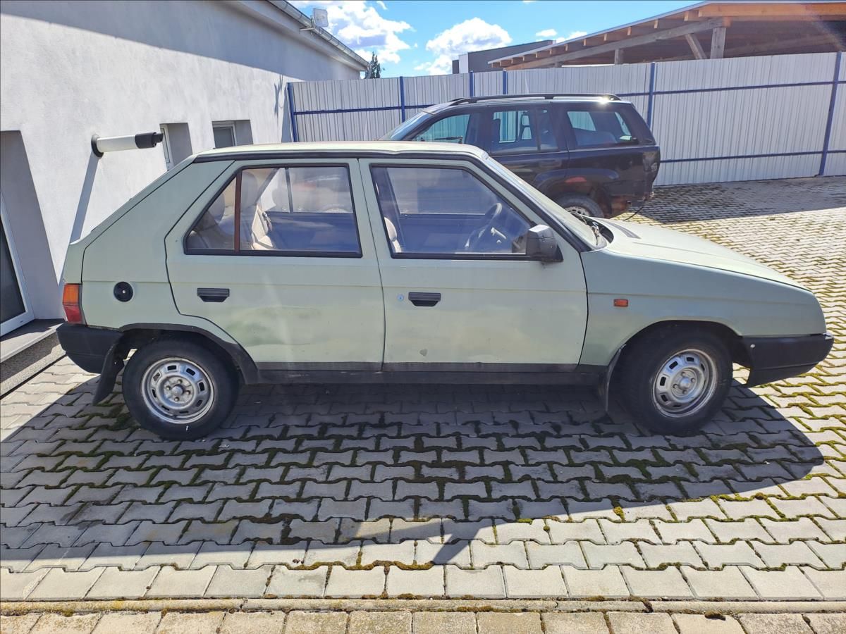 Škoda Favorit, 1,3 ECO UHRAZENO 1.MAJITEL  13 - fotka 3