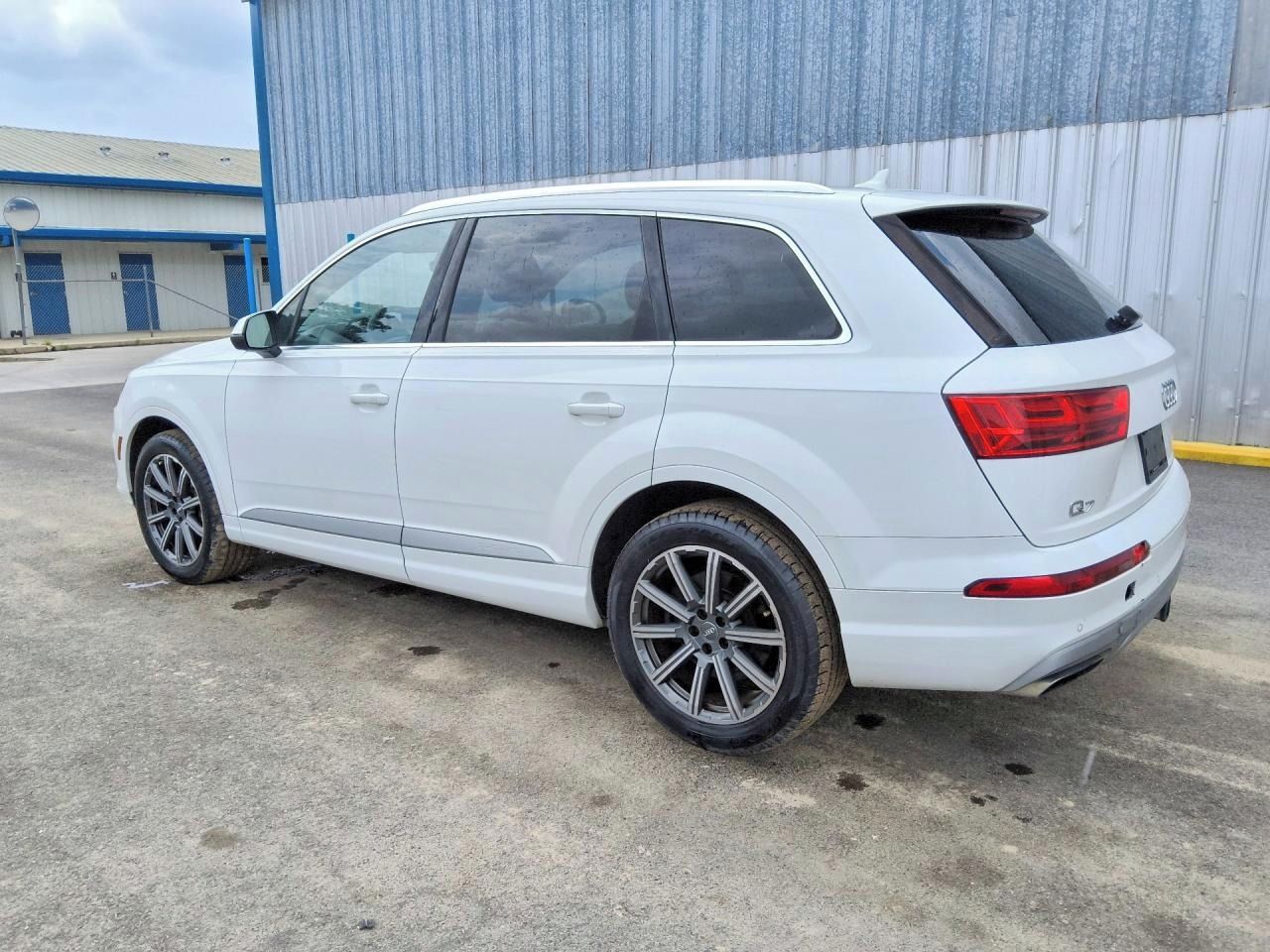 Audi Q7, Auto na cestě - fotka 3