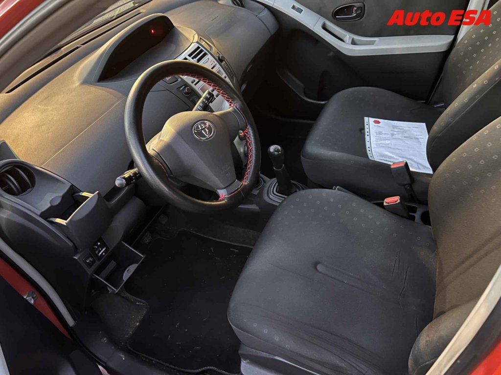 Toyota Yaris, 1.0 i,ČR - fotka 3