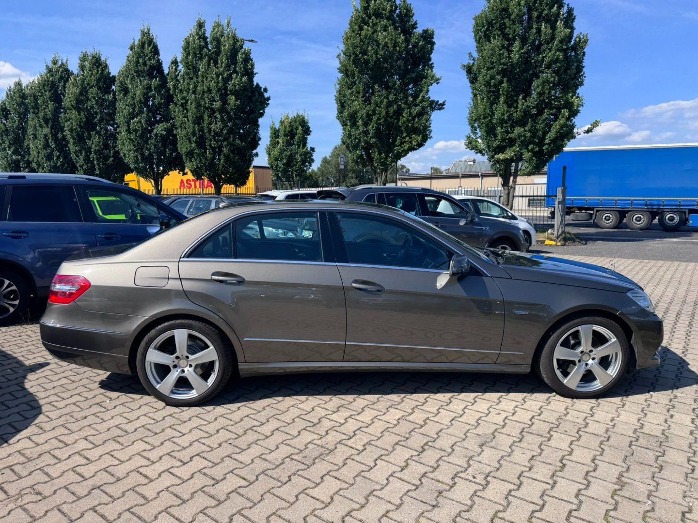Mercedes-Benz Třídy E, 200 CGI 1,8 135 KW AVANTGARDE - fotka 6