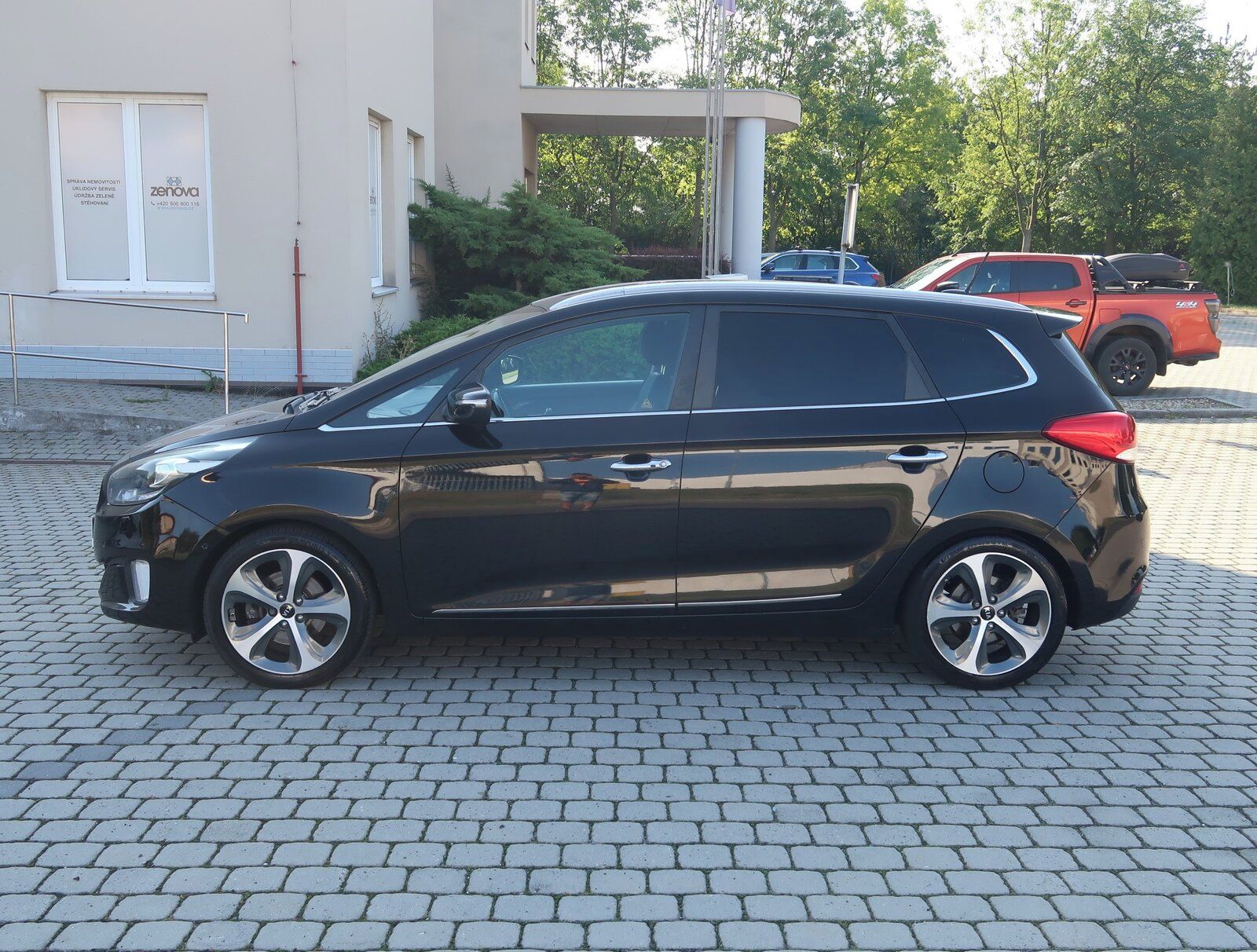 Kia Carens, 1.7 CRDi, 7 míst, Navi - fotka 3