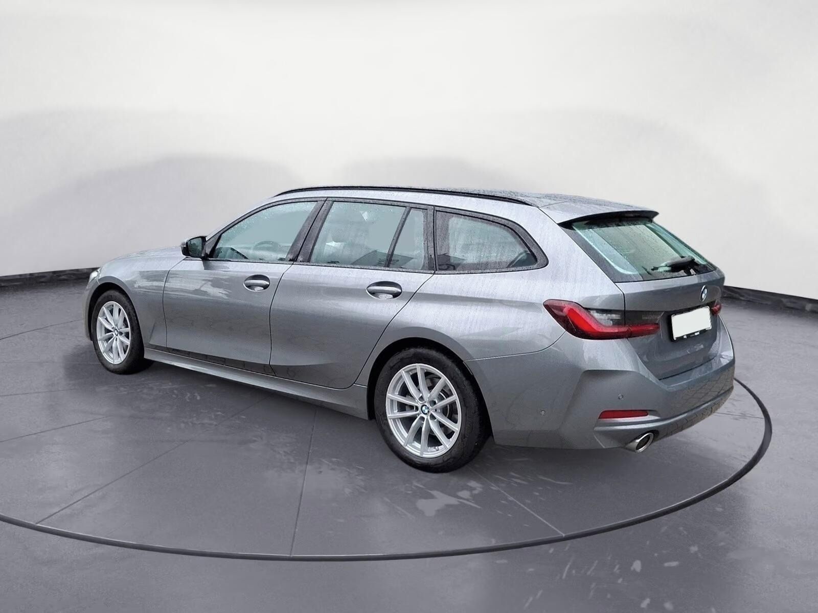 BMW Řada 3, 320i Touring*Kamera*Navi*Led* - fotka 2