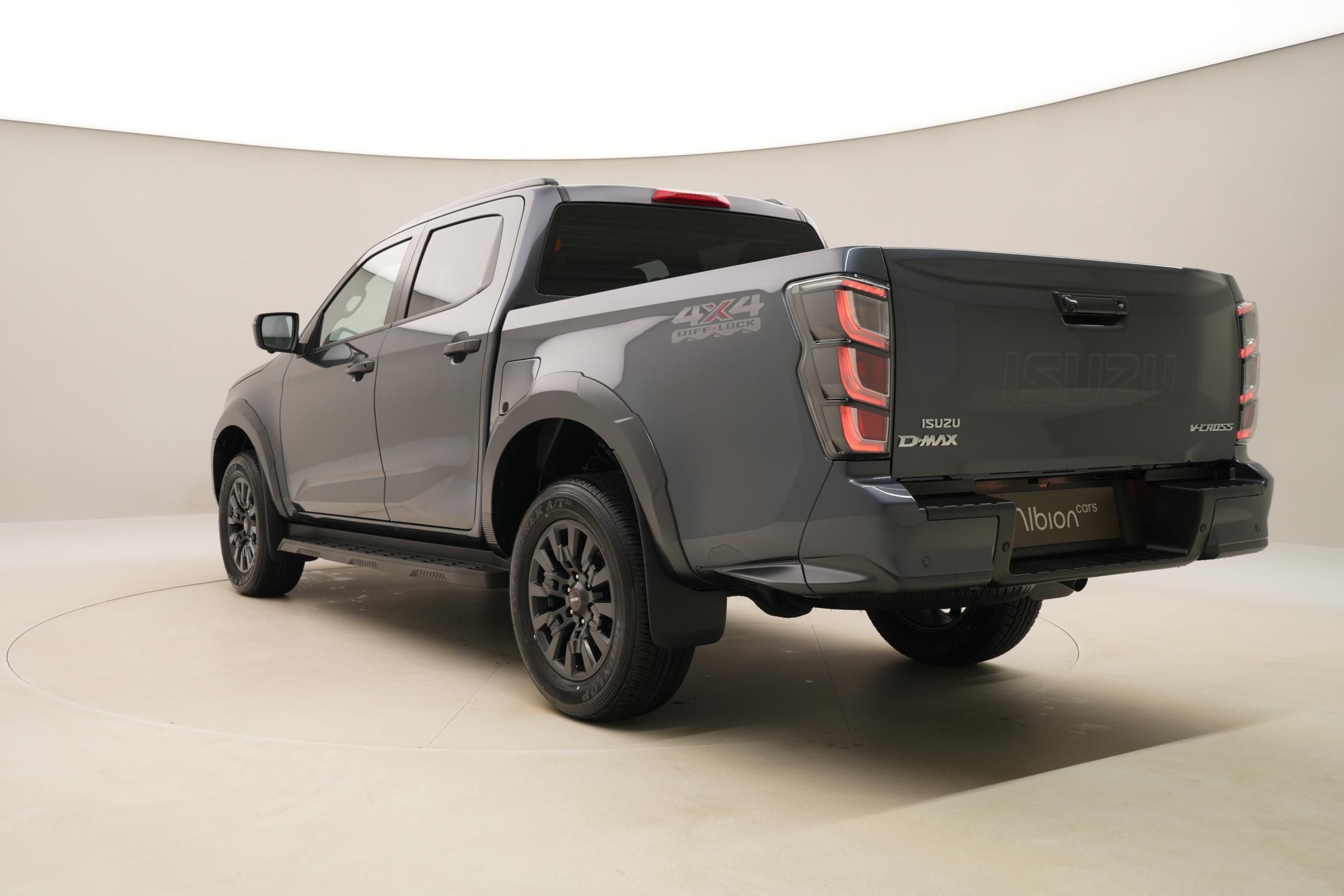 Isuzu D-Max, Double Cab 2,2 V-Cross 4x4 AUT - fotka 3