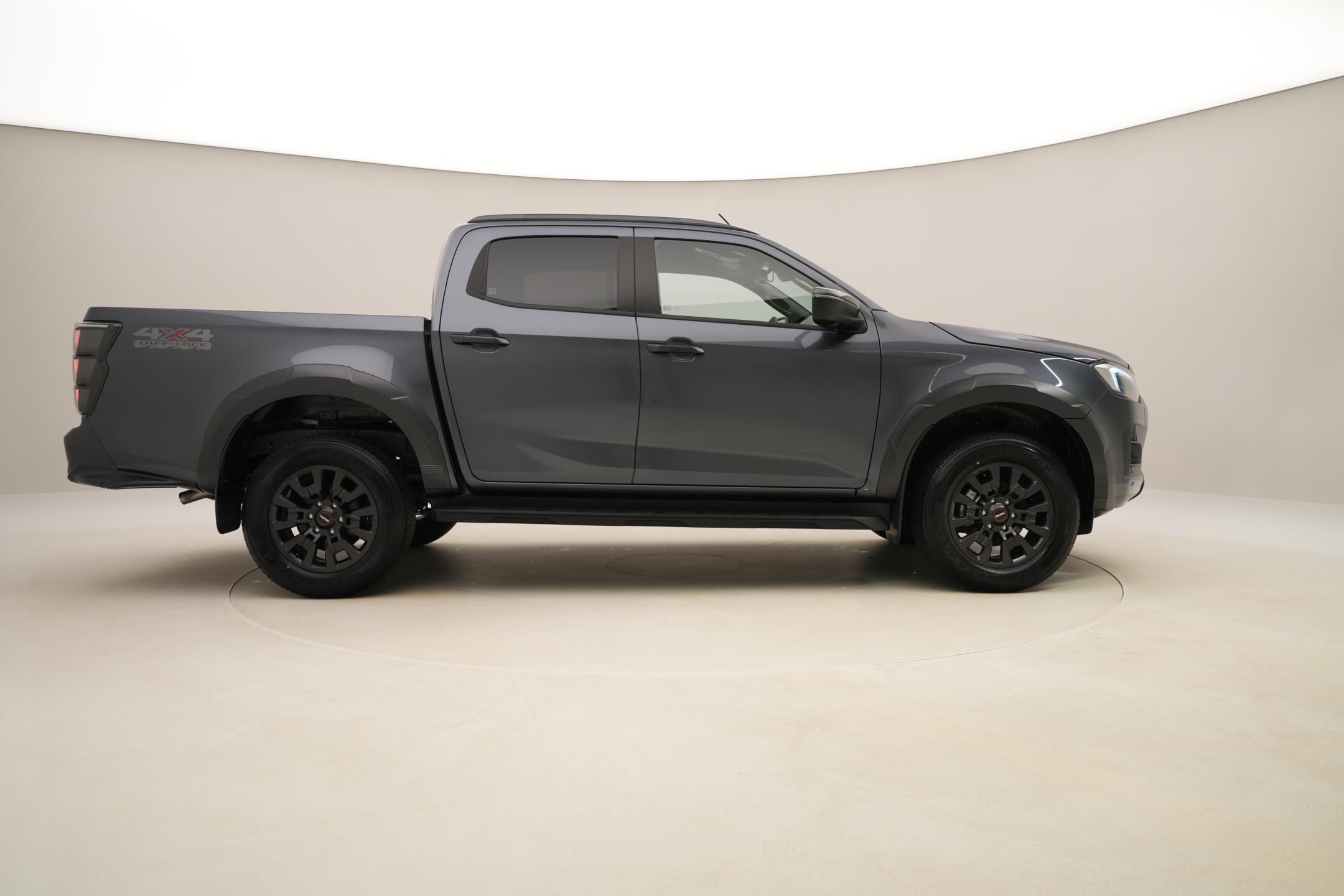 Isuzu D-Max, Double Cab 2,2 V-Cross 4x4 AUT - fotka 6
