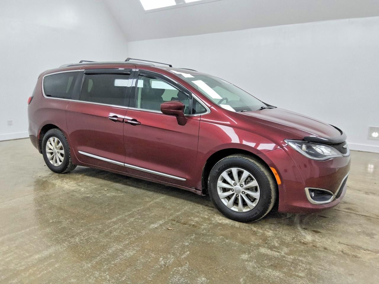 Chrysler Pacifica, Auto na cestě - fotka 2