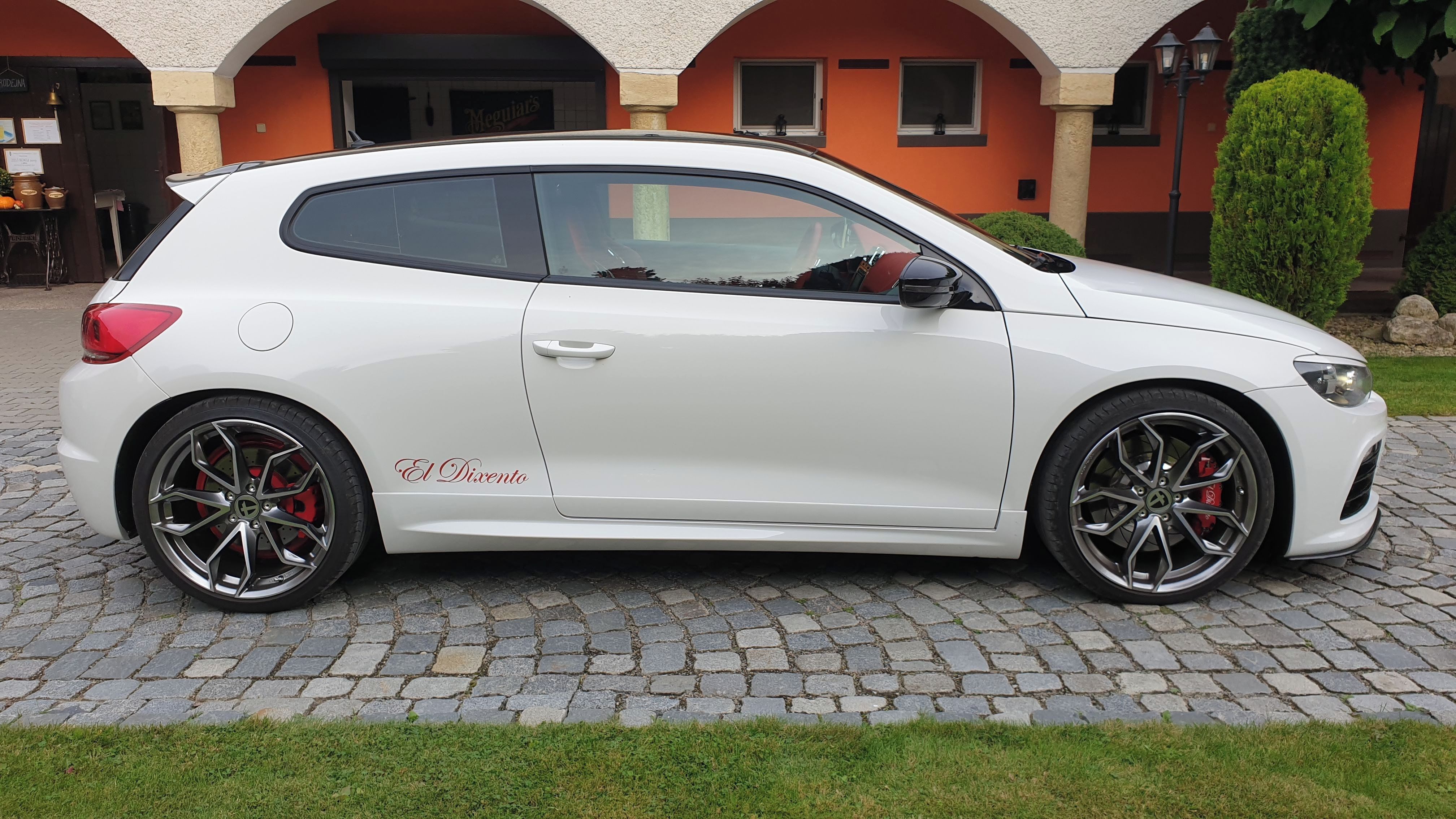 Volkswagen Scirocco, Showcar_Červená kůže_69K km - fotka 3