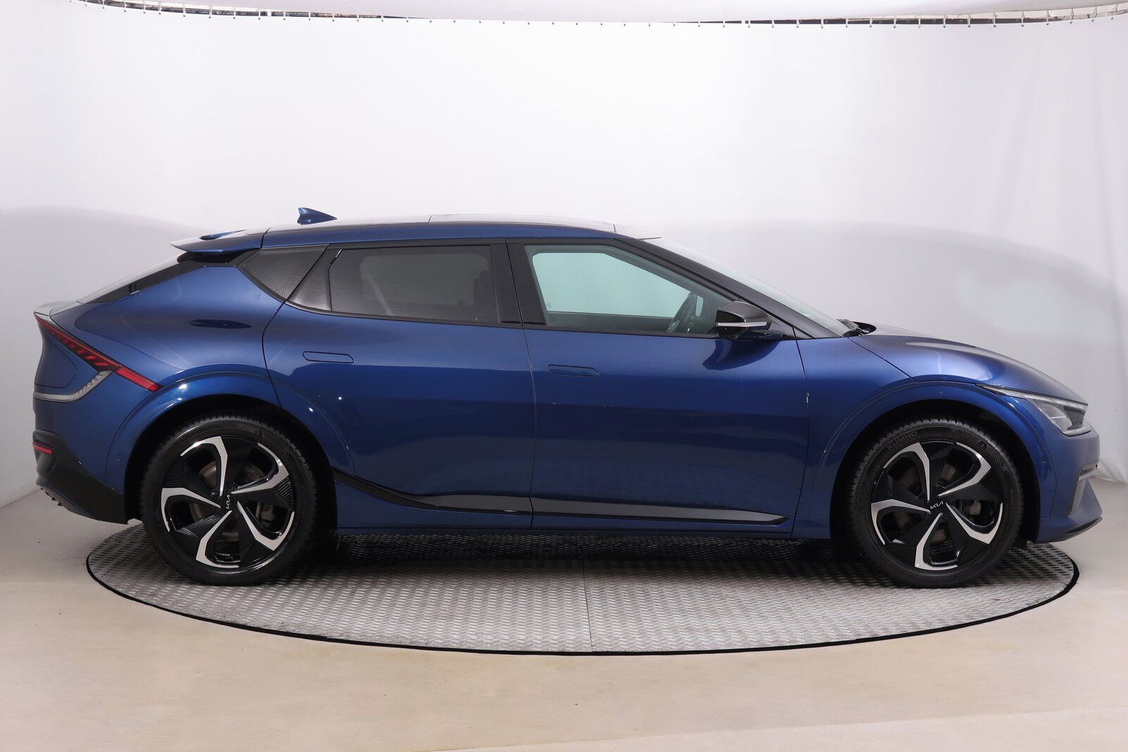 Kia EV6, AWD 77.4 kWh, SoH 100% - fotka 6
