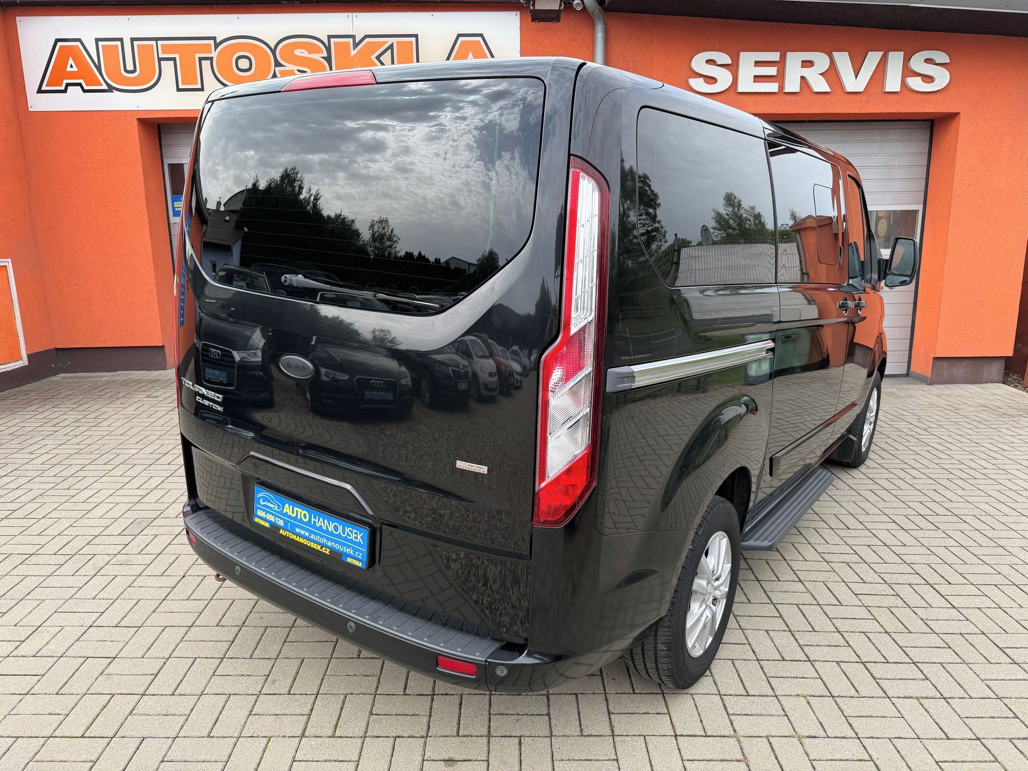 Ford Tourneo Custom, 2.2 TDCi 92KW 8MÍST - fotka 2