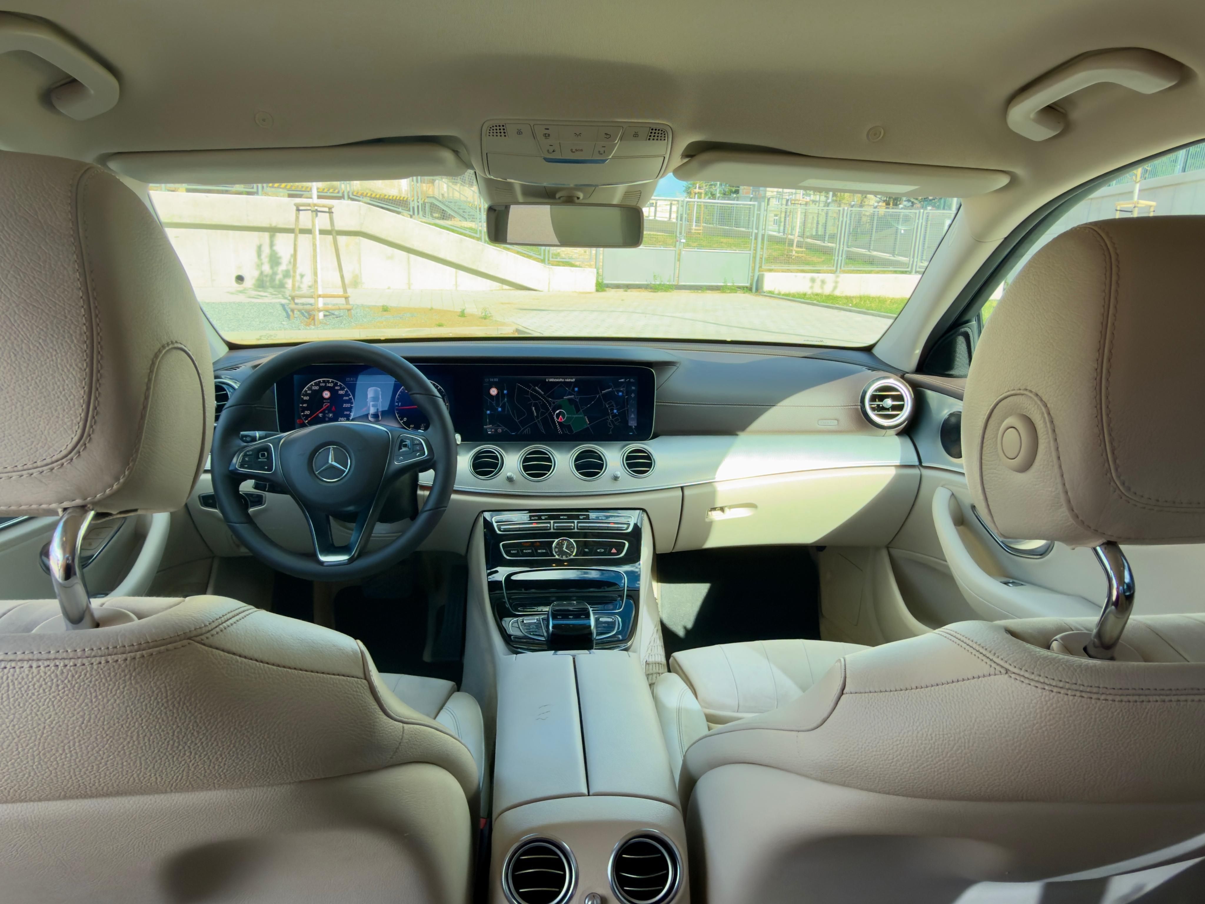 Mercedes-Benz Třídy E, Mercedes Benz E220 - fotka 5