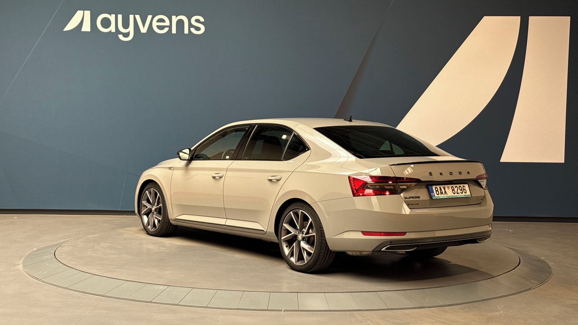 Škoda Superb, 2.0 TSI 140kW SportLine DSG - fotka 3