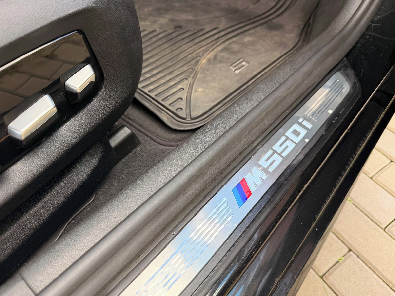 BMW Řada 5, BMW M550i xDrive / TOP stav - fotka 2