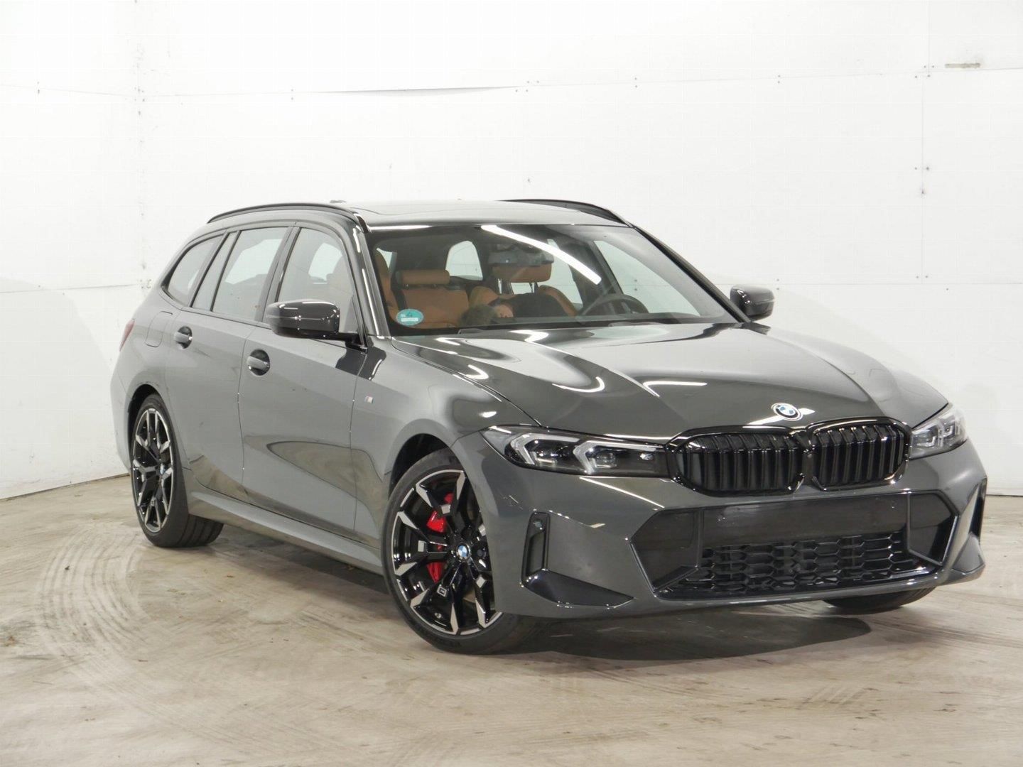 BMW Řada 3, 330i xDrive Touring M PRO - fotka 2