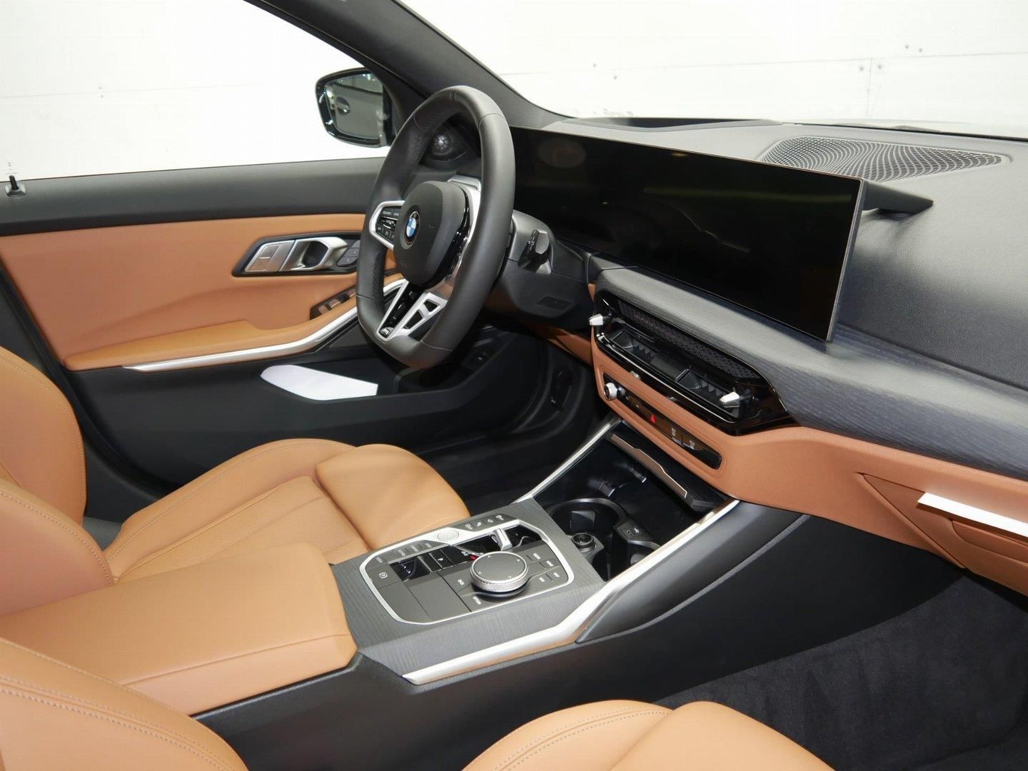 BMW Řada 3, 330i xDrive Touring M PRO - fotka 5