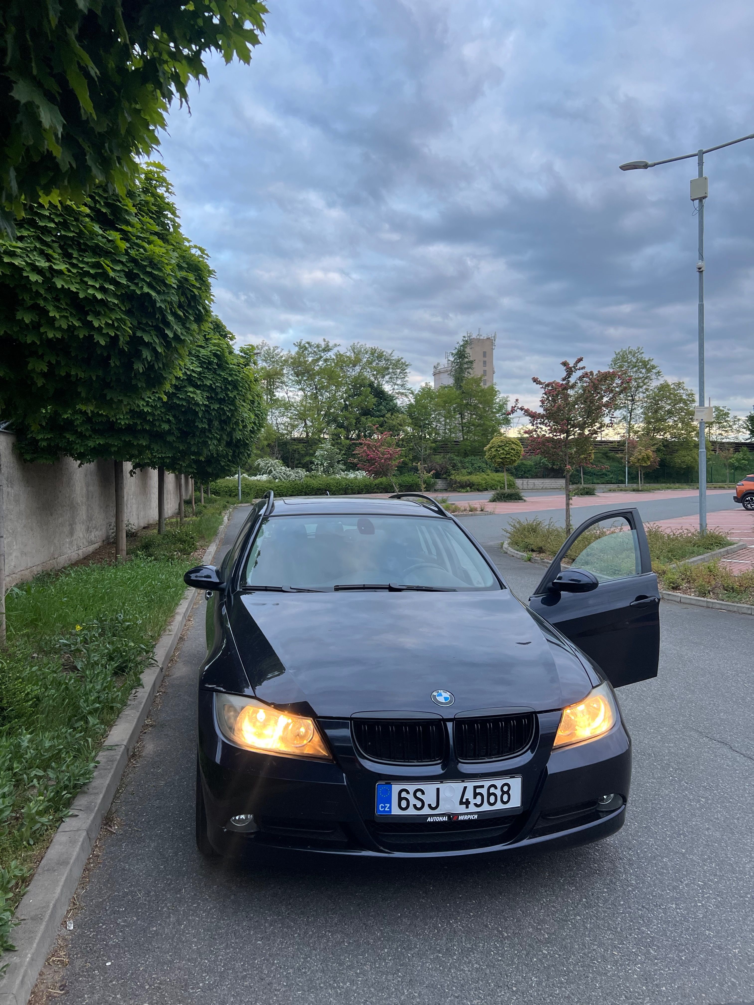 BMW Řada 3, BMW E91 318i