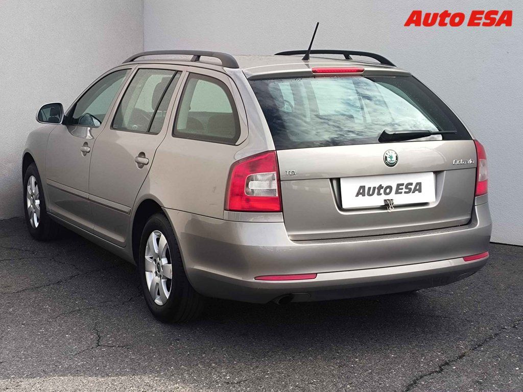 Škoda Octavia, 1.6i,ČR - fotka 6