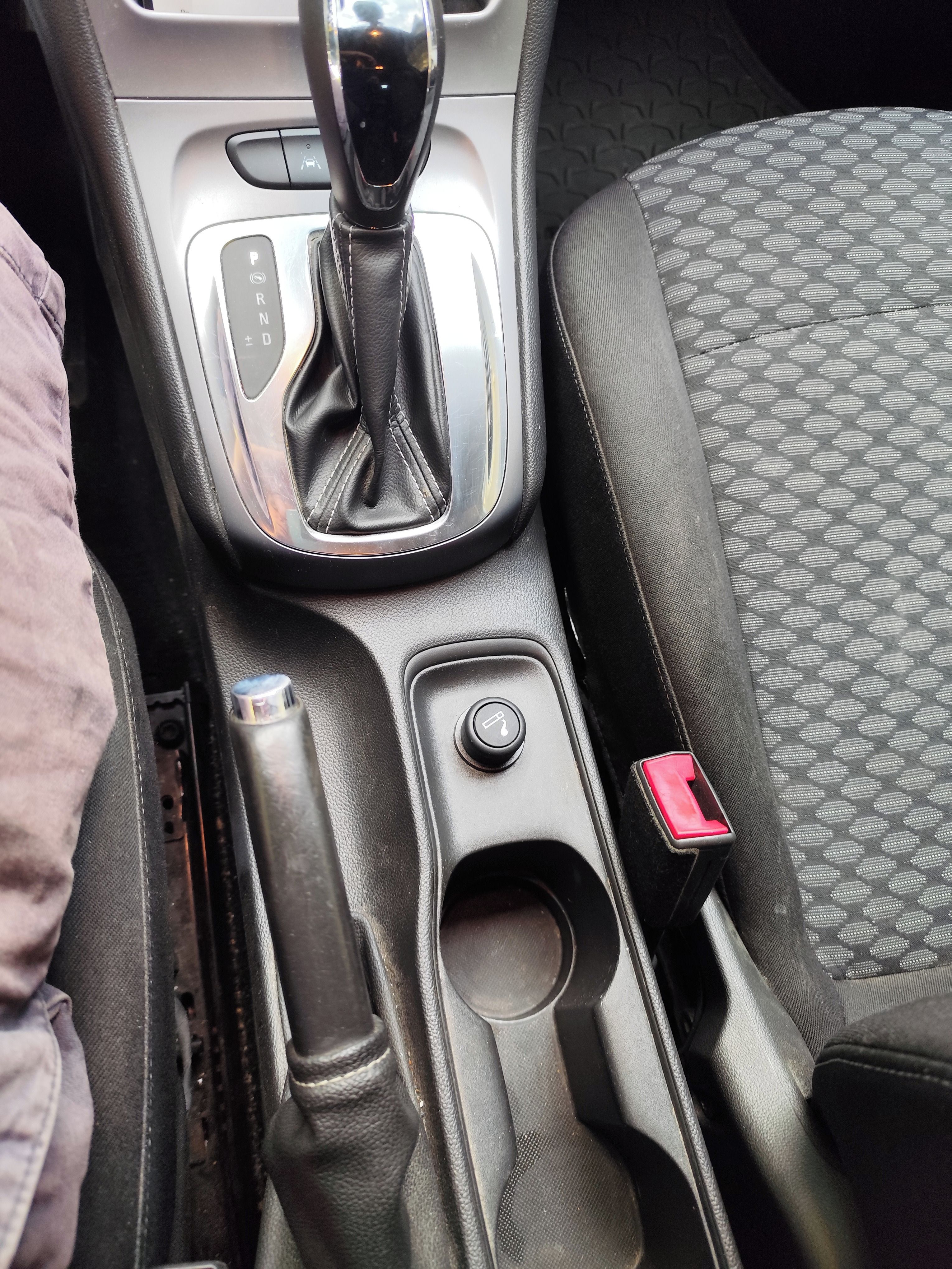 Opel Astra, 1,6 TDCI, automat - fotka 3