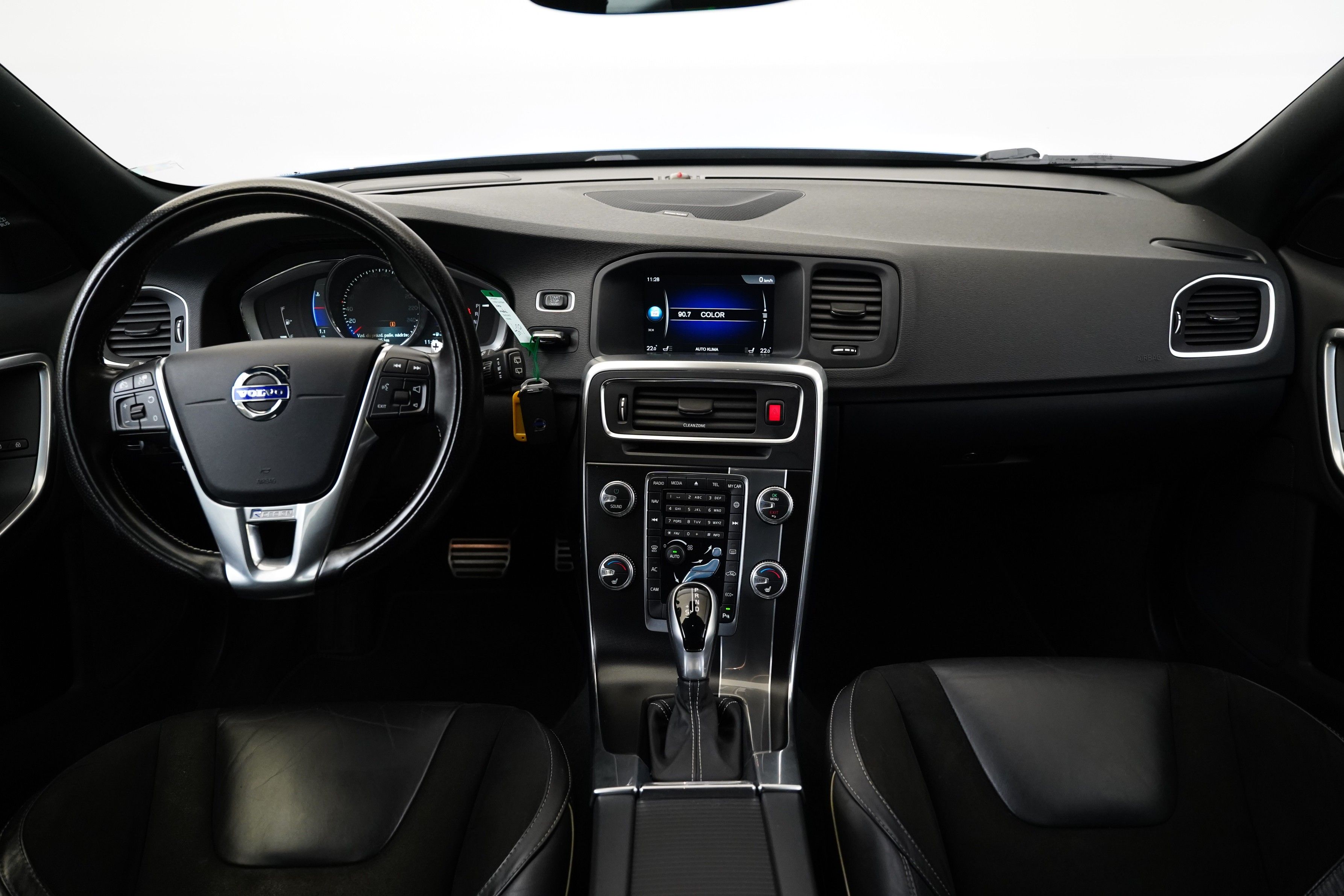 Volvo V60, 2.0 T6 AWD 225 kW R-Desing - fotka 5