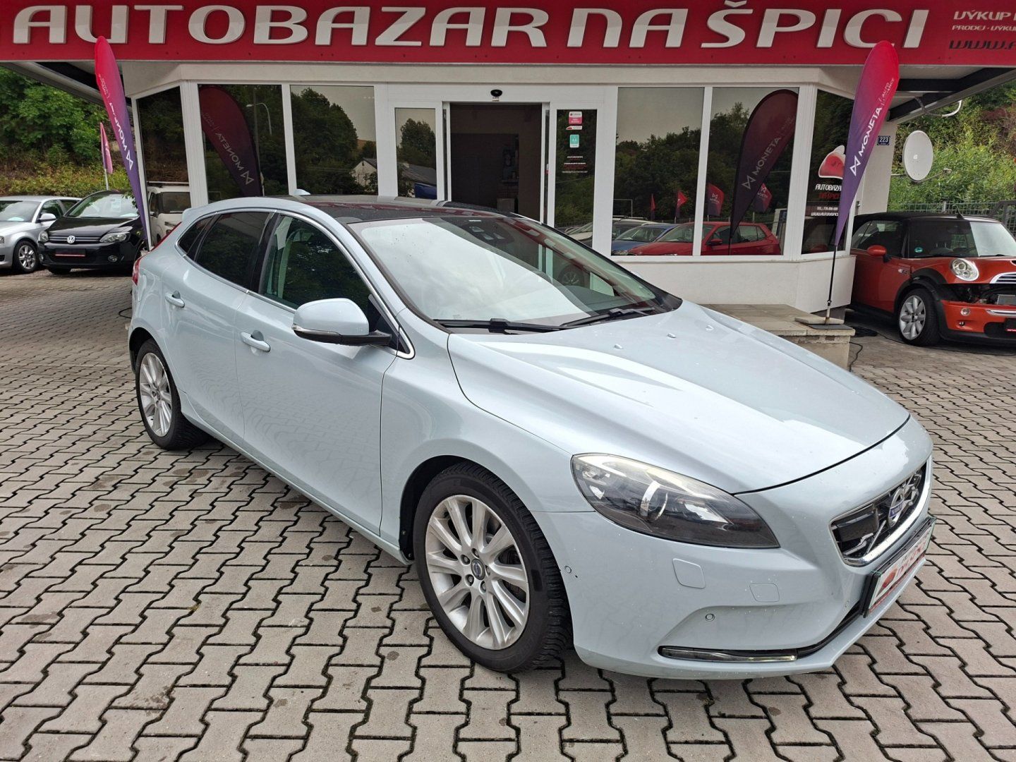 Volvo V40, 2.0D3 110kW AUT -1.MAJITEL - fotka 2