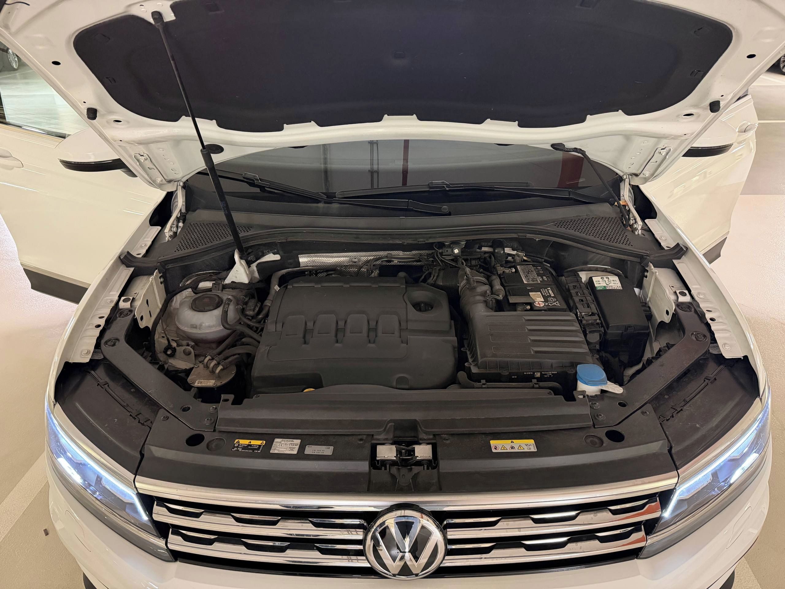 Volkswagen Tiguan, 2.0TDI - Servisni knizka - fotka 2