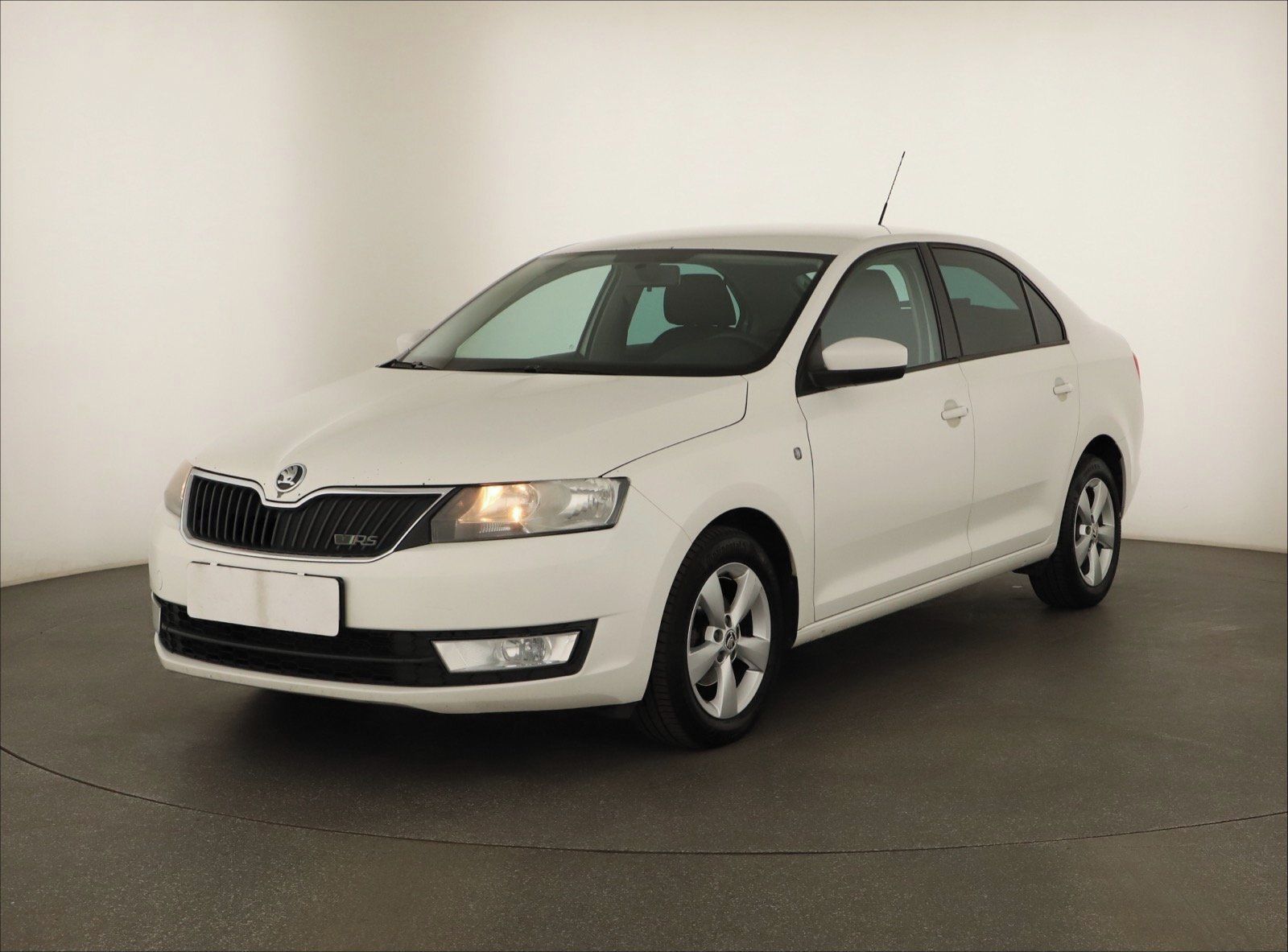 Škoda Rapid, 1.2 TSI, ČR,1.maj, po STK - fotka 3