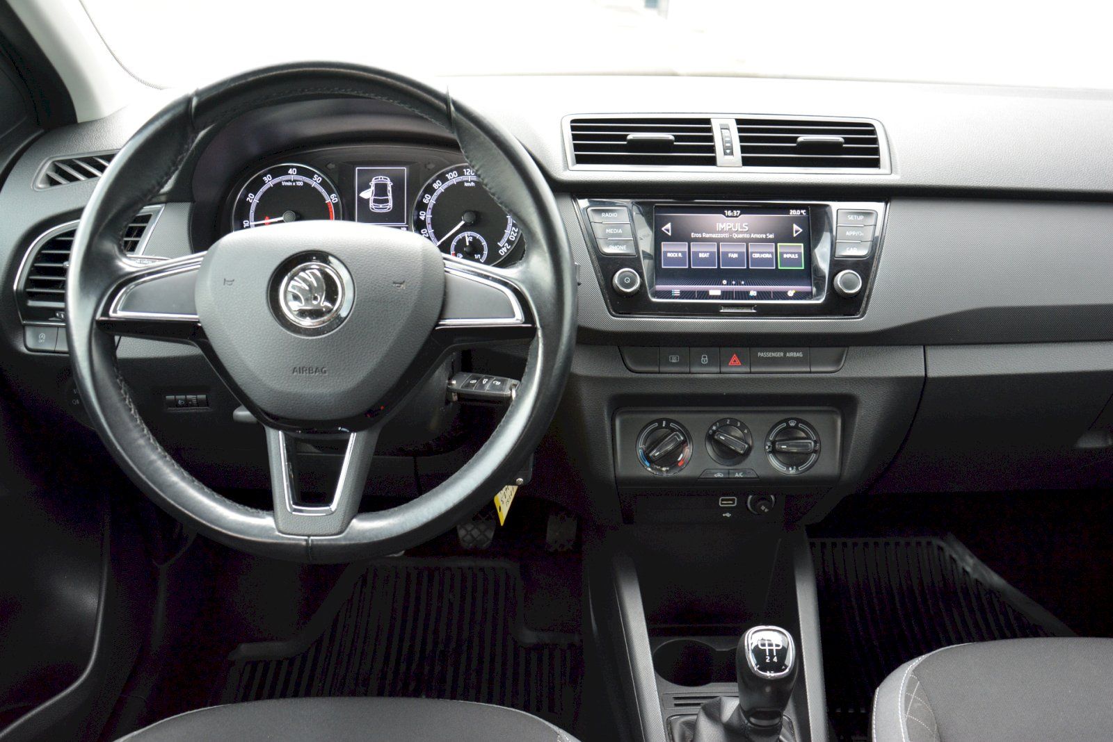 Škoda Fabia, 1.0 TSI 70 kW Ambition PLUS - fotka 5