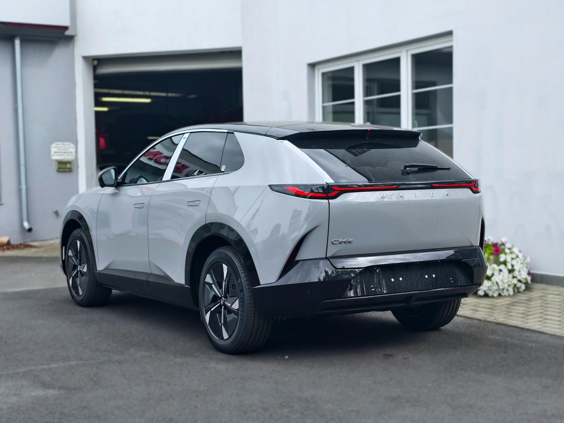 Mazda CX-6e, Nová CX6e TAKUMI - fotka 4