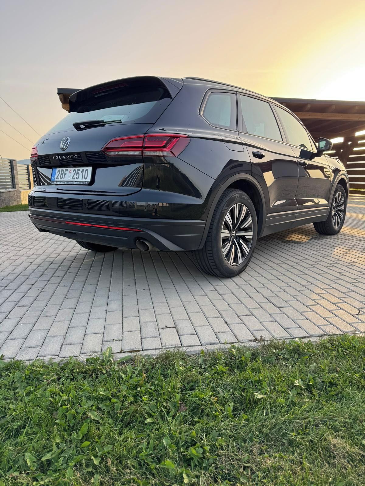 Volkswagen Touareg, vzduch, el.tažné,garážované - fotka 5