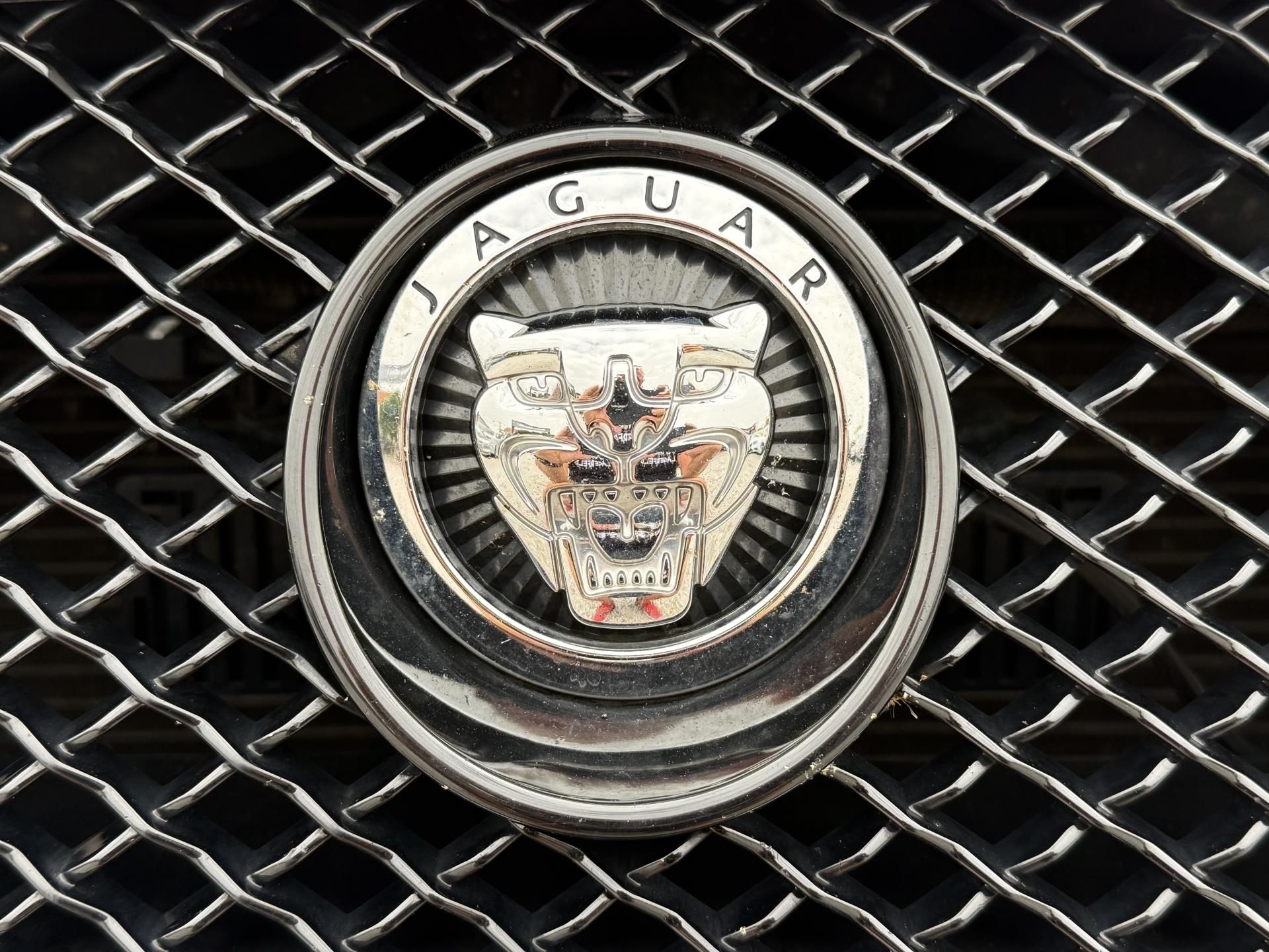 Jaguar XF, 3,0 V6 S/C AWD Automat - fotka 6
