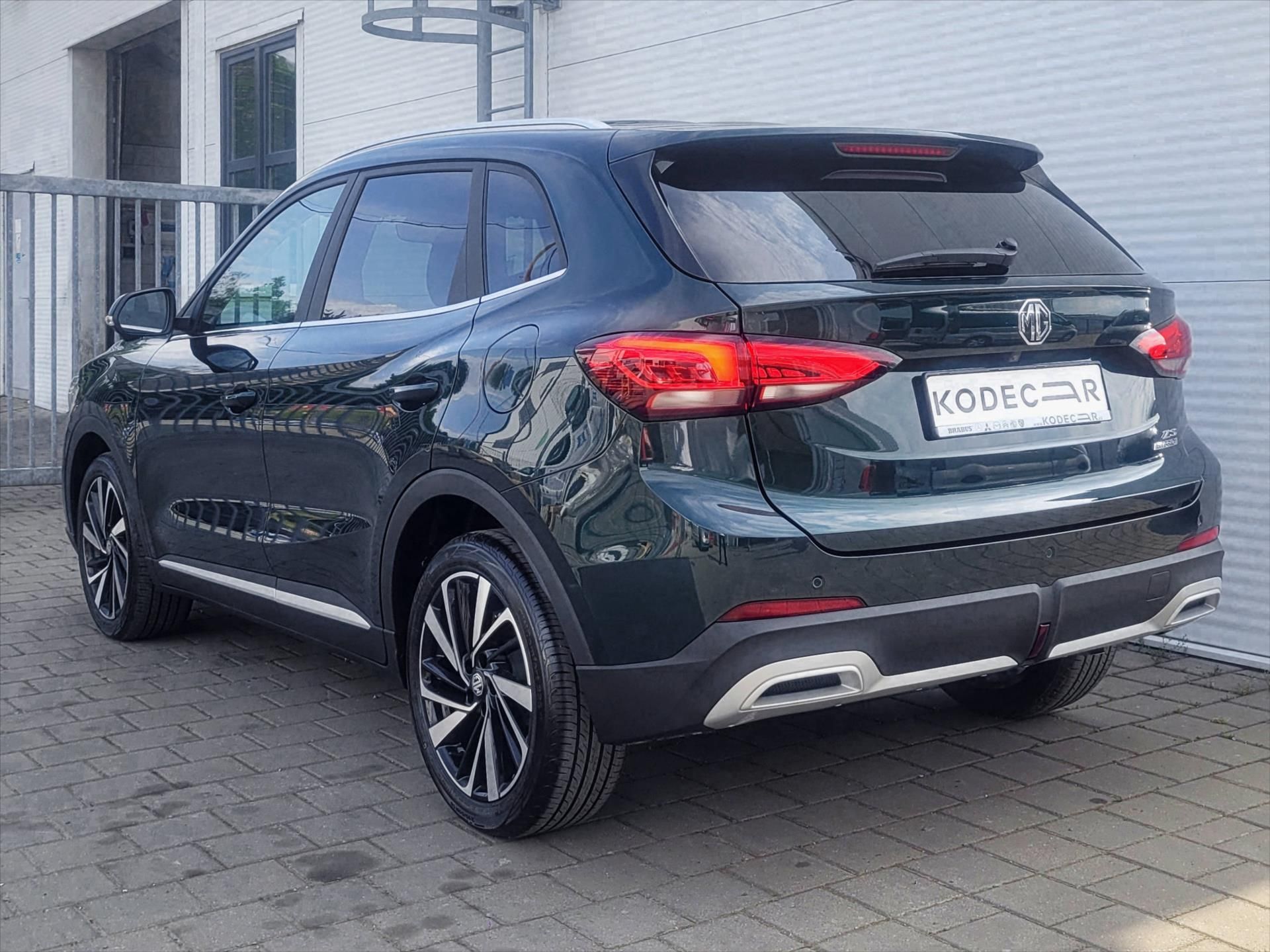 MG ZS, 1,5 Exclusive HEV 197k 3AT - fotka 4