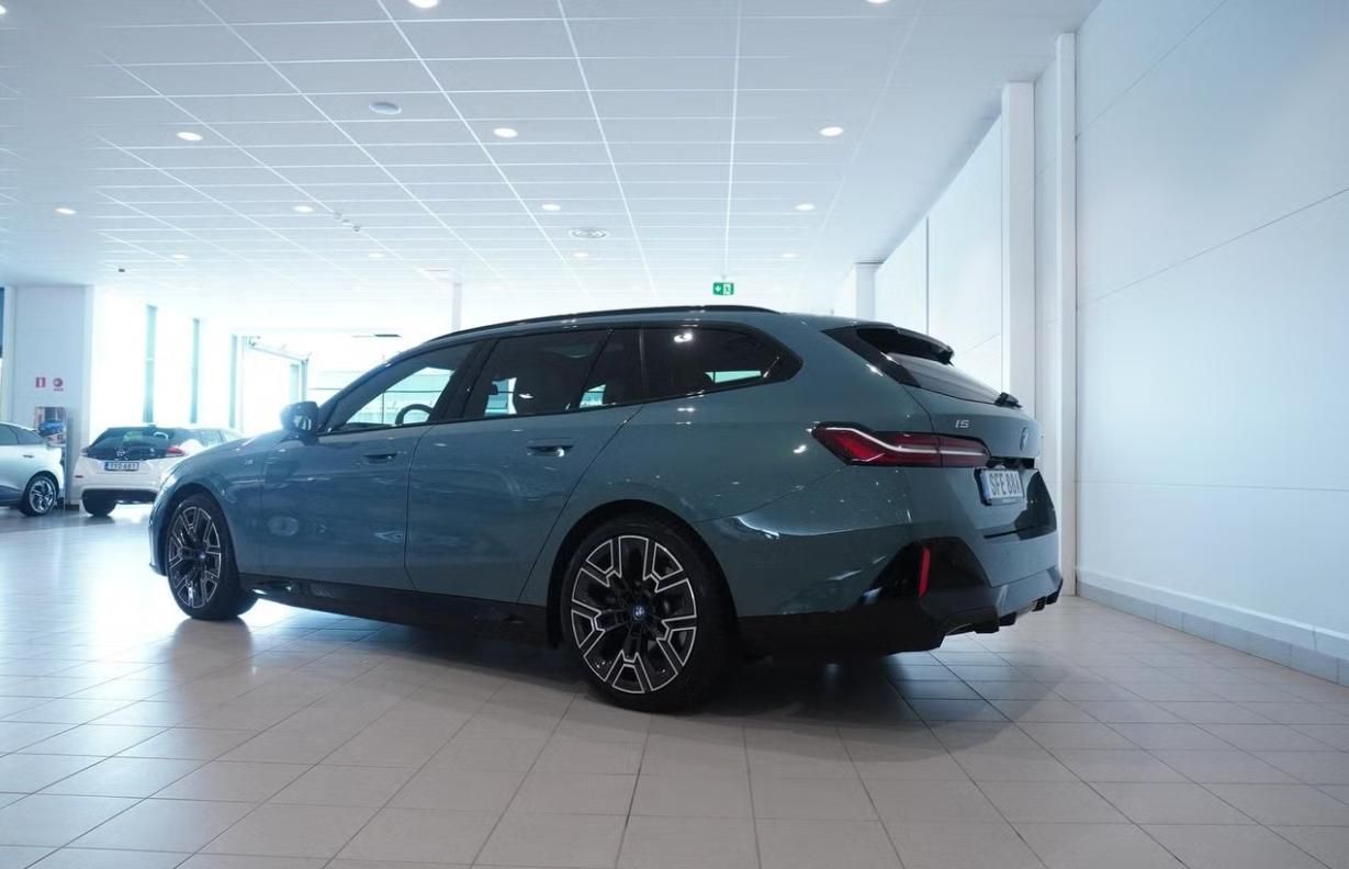 BMW i5, eDrive40 Touring M 360kam Pano - fotka 2