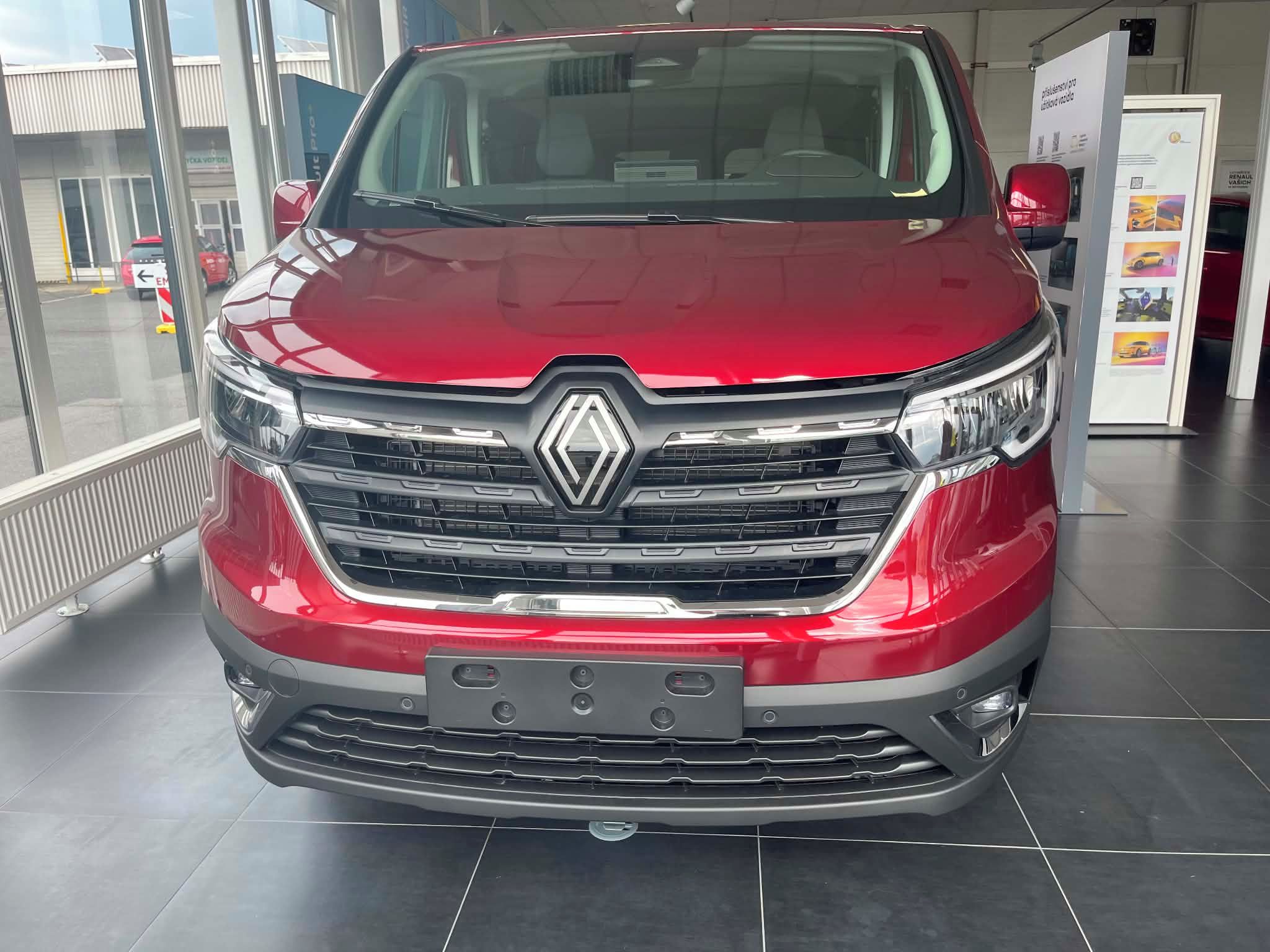 Renault Trafic, L2 Equilibre Blue dCi 150 8 mí - fotka 2