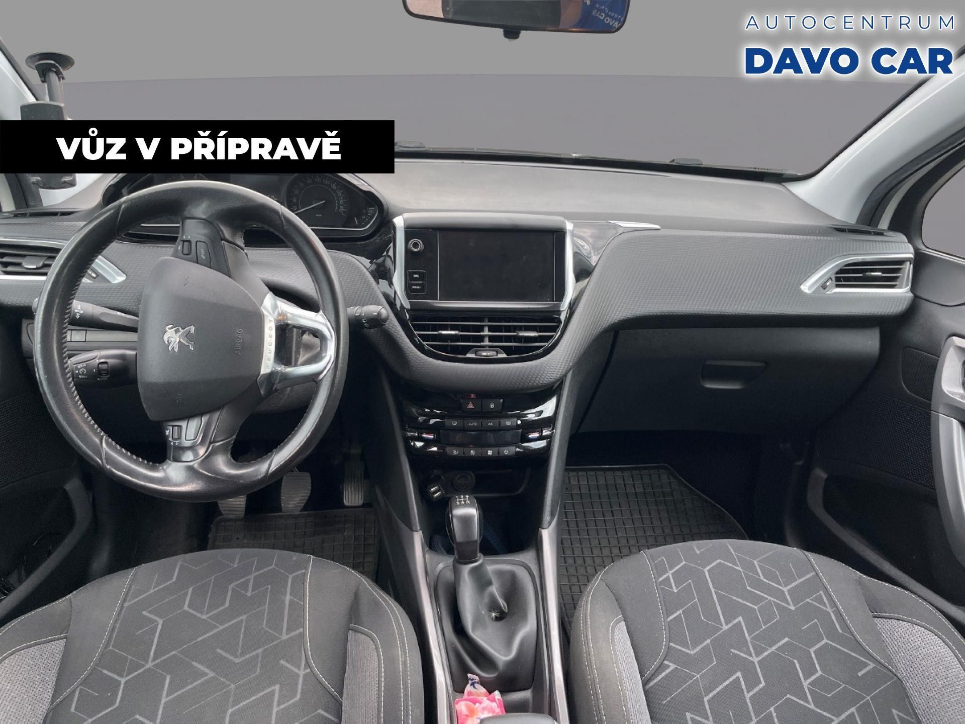 Peugeot 2008, 1,2 PureTech 61kW Allure CZ - fotka 3